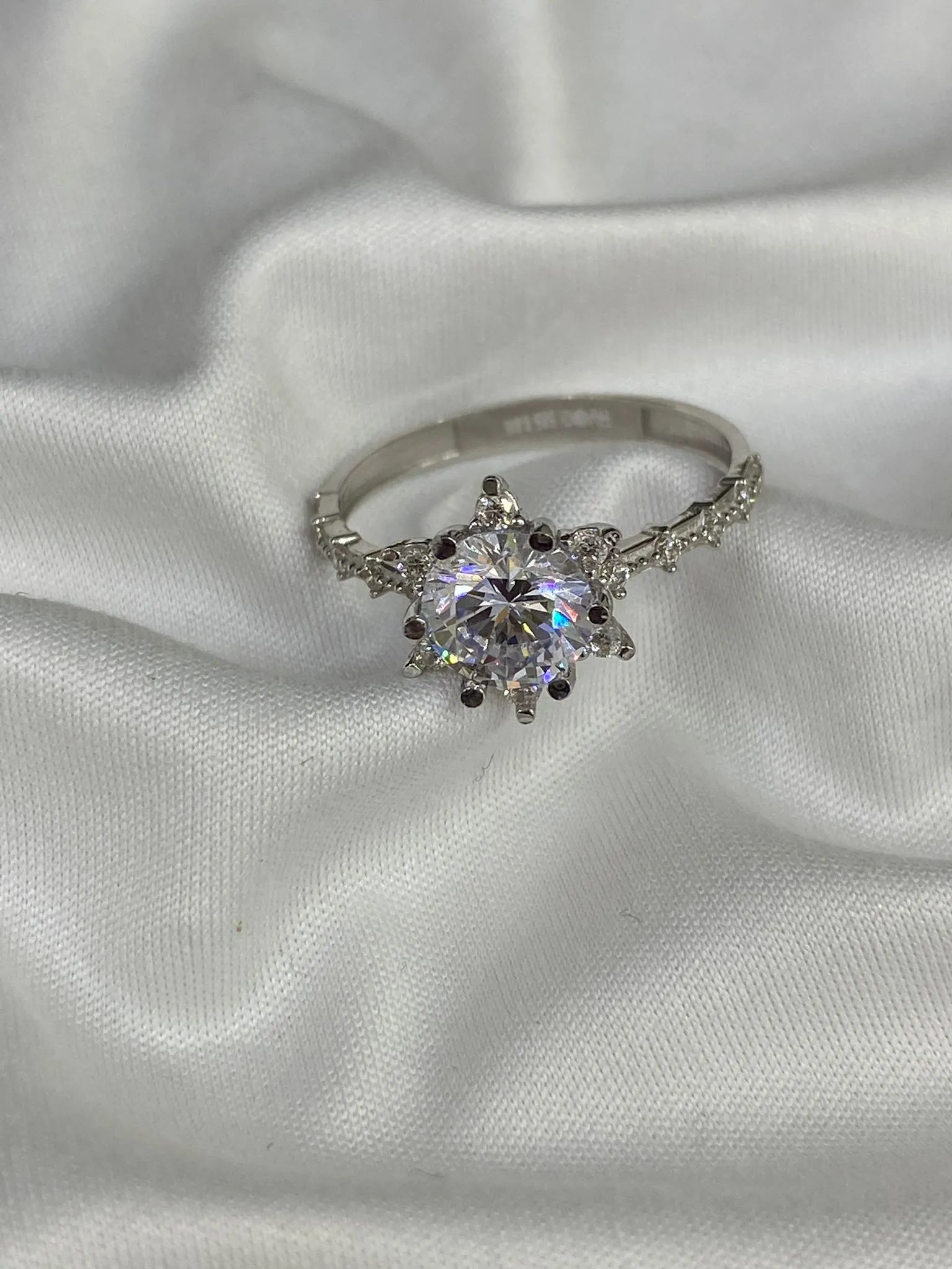 Favori Marka Lotus Çiçeği Model Yüzük