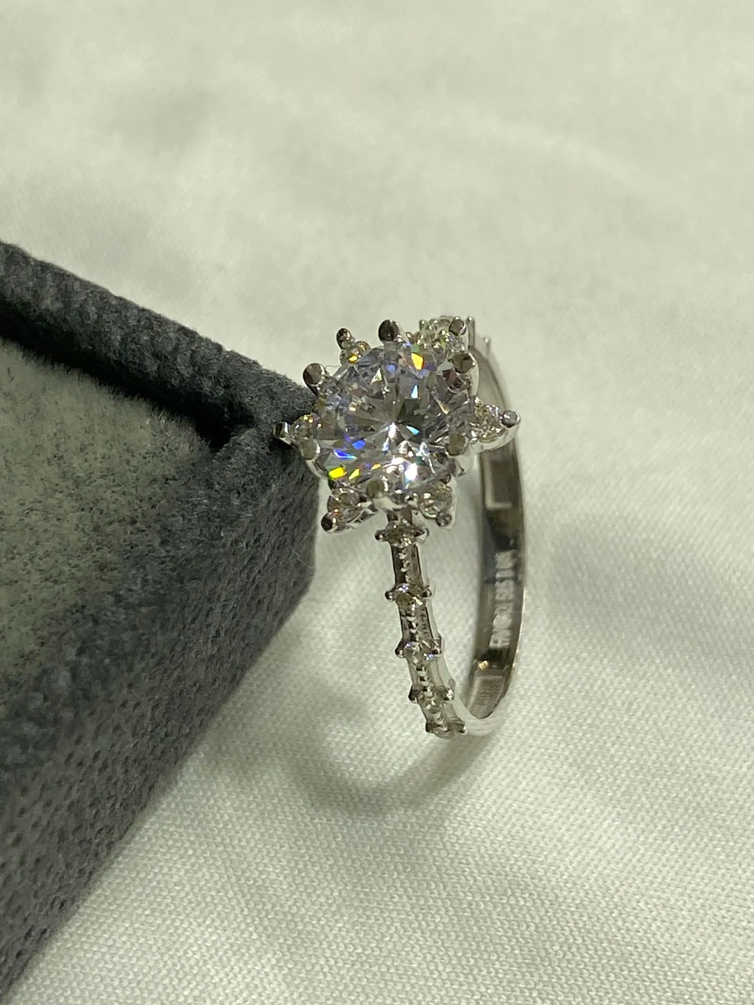 Favori Marka Lotus Çiçeği Model Yüzük