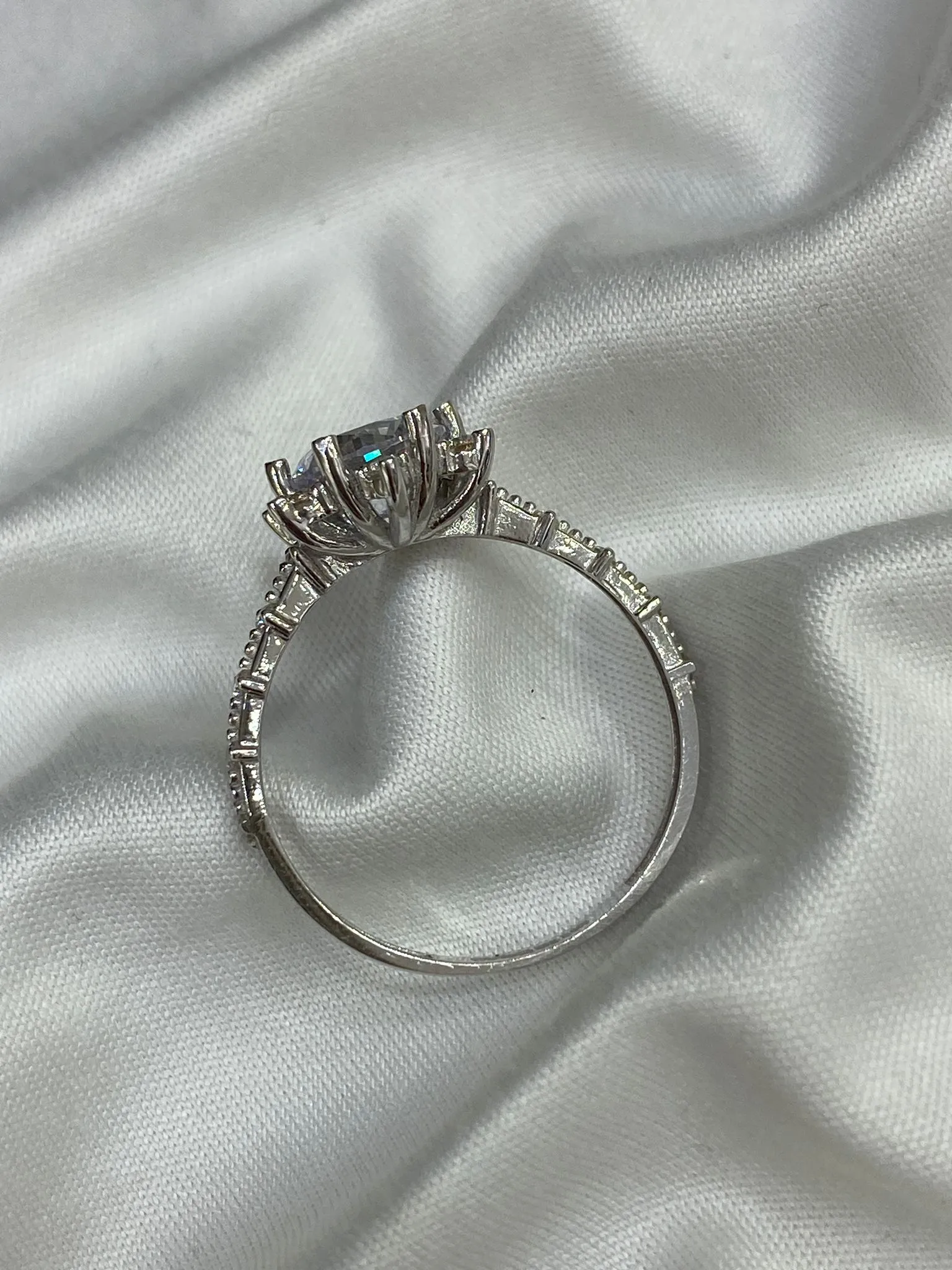 Favori Marka Lotus Çiçeği Model Yüzük