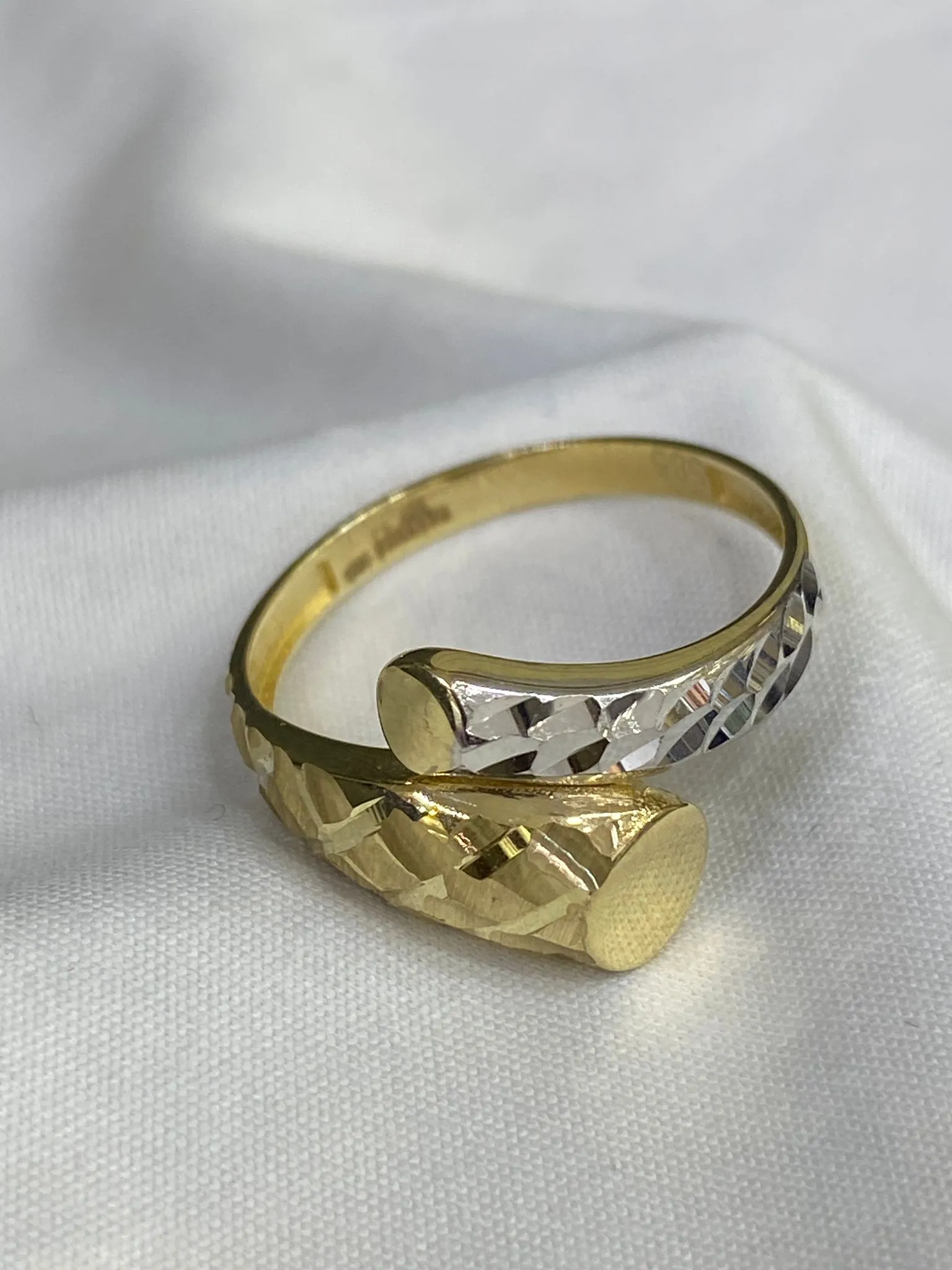 Favori Marka Çift Renk Kalemli Model Yüzük