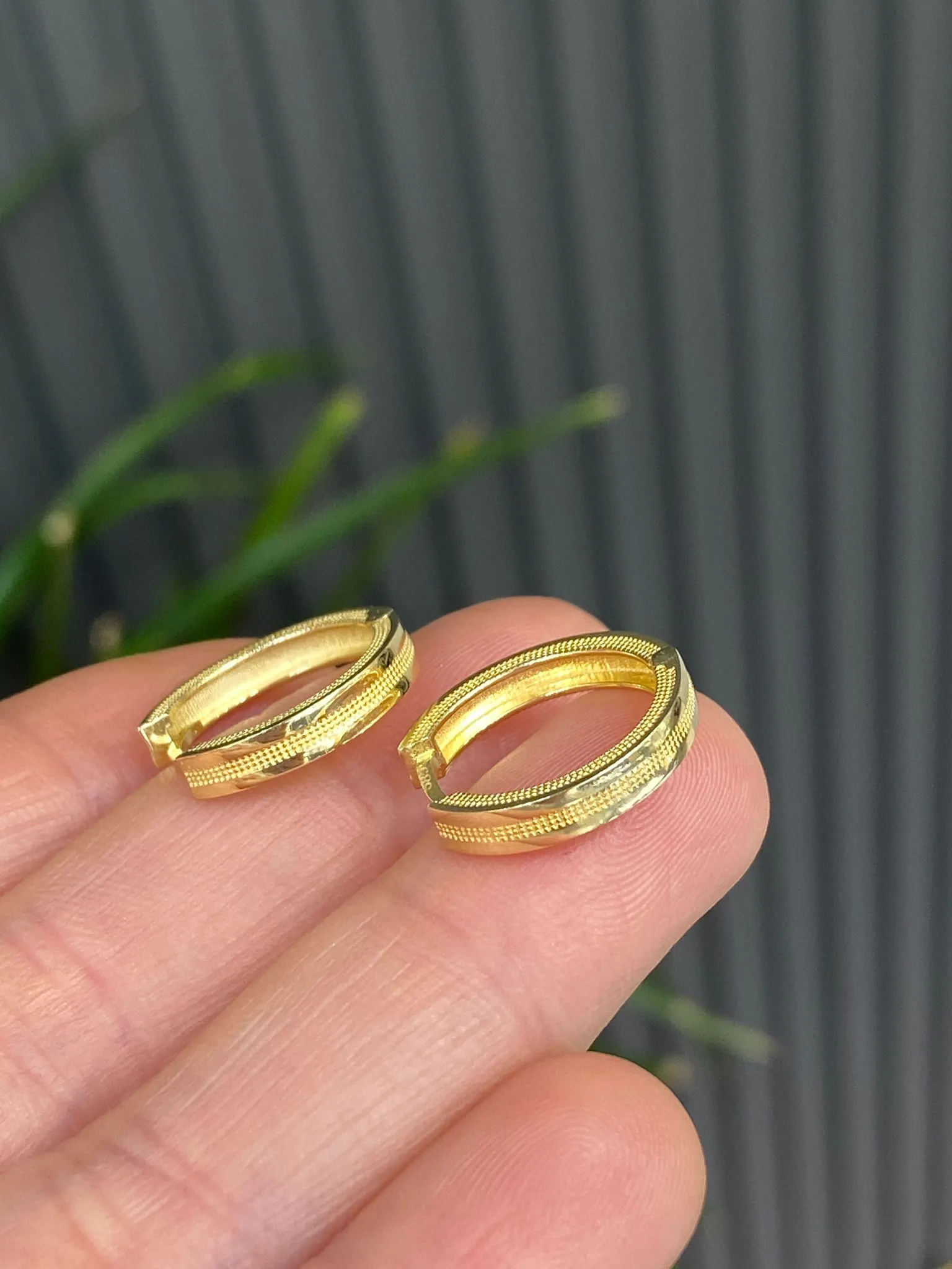 Favori Marka Halka Model Küpe