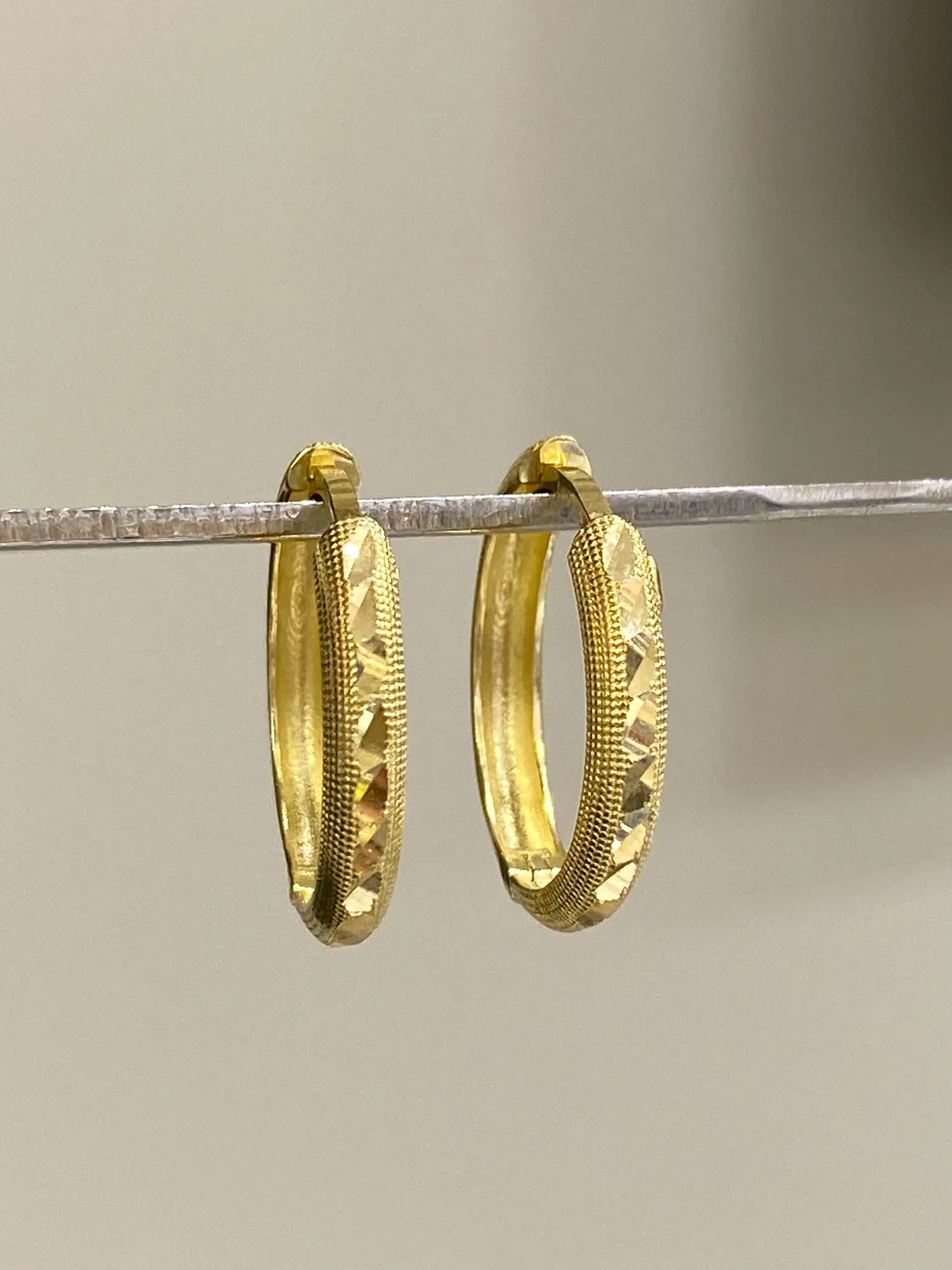 Favori Marka Halka Model Küpe