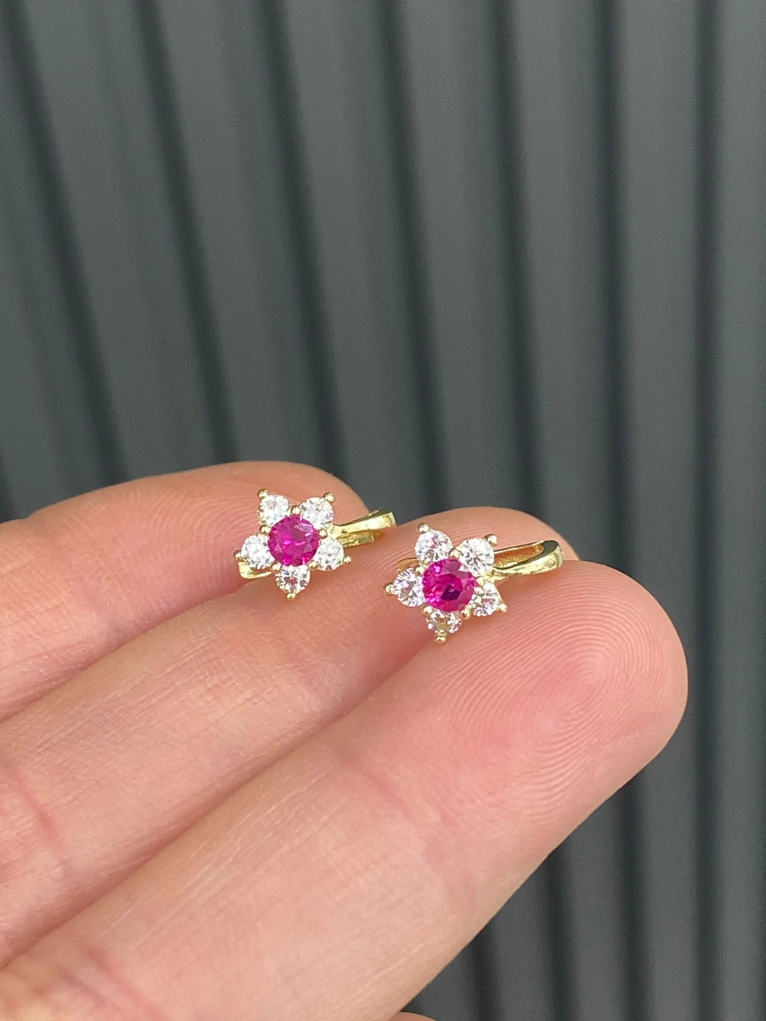 10 Ayar Favori Marka Çocuk Model Küpe