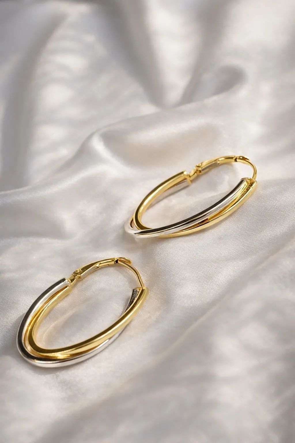 Favori Marka Çift Renkli Halka Model Küpe