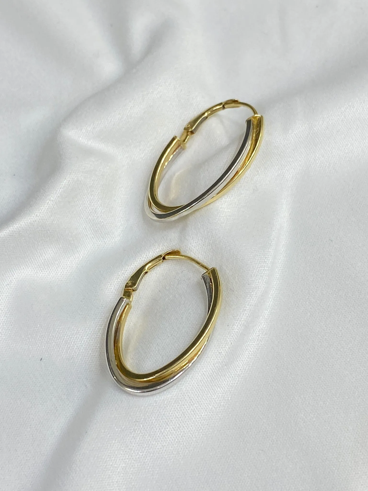 Favori Marka Çift Renkli Halka Model Küpe