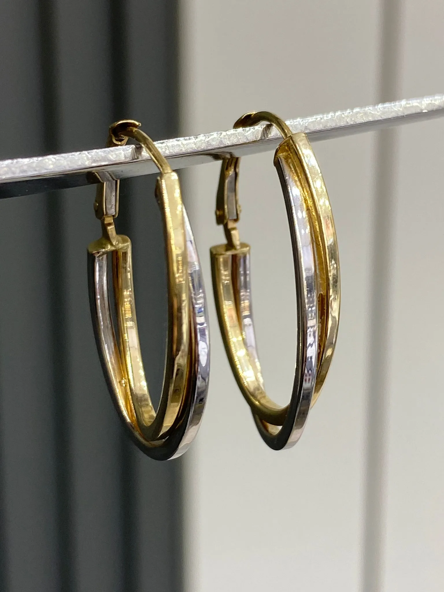 Favori Marka Çift Renkli Halka Model Küpe