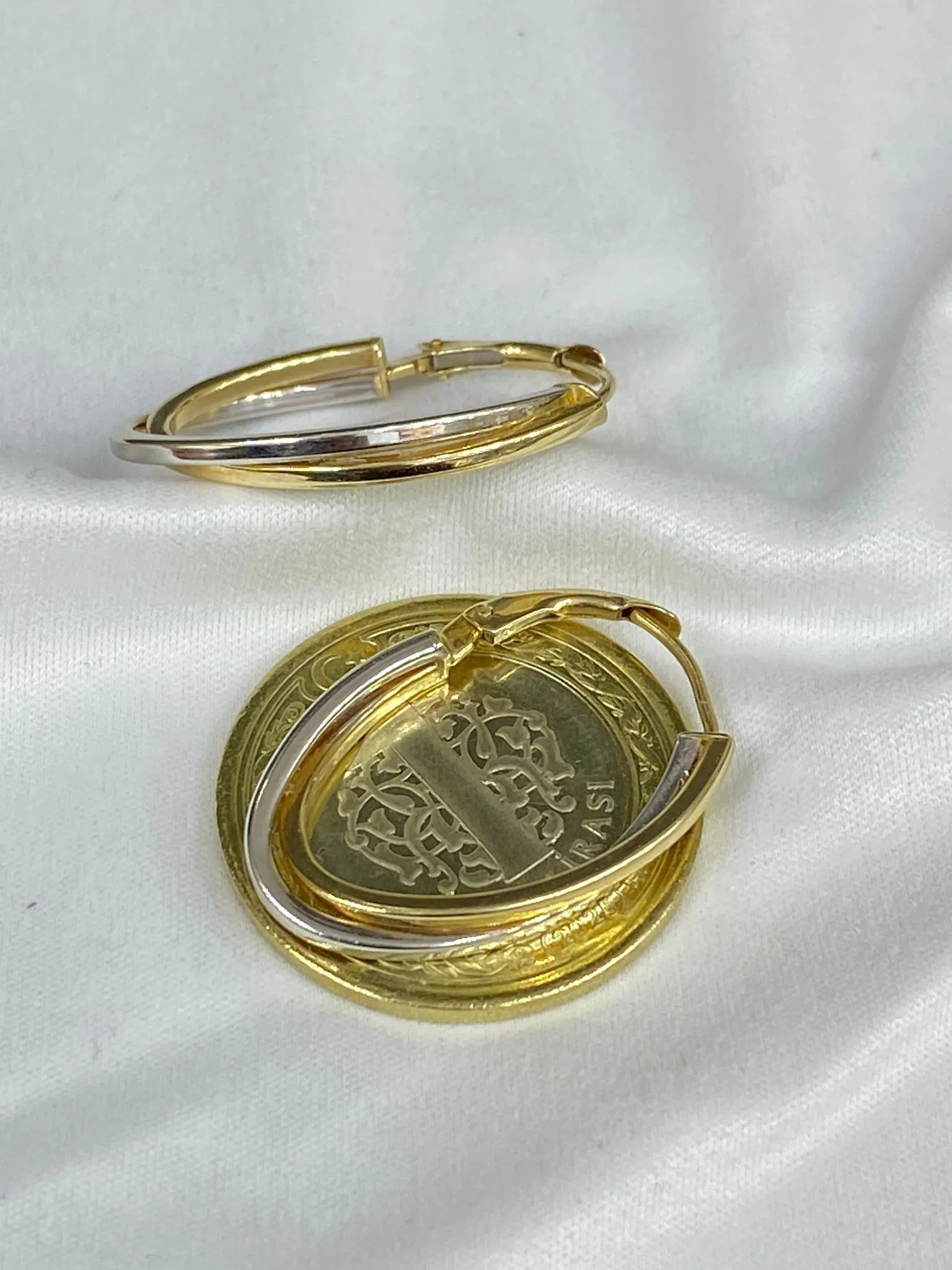 Favori Marka Çift Renkli Halka Model Küpe