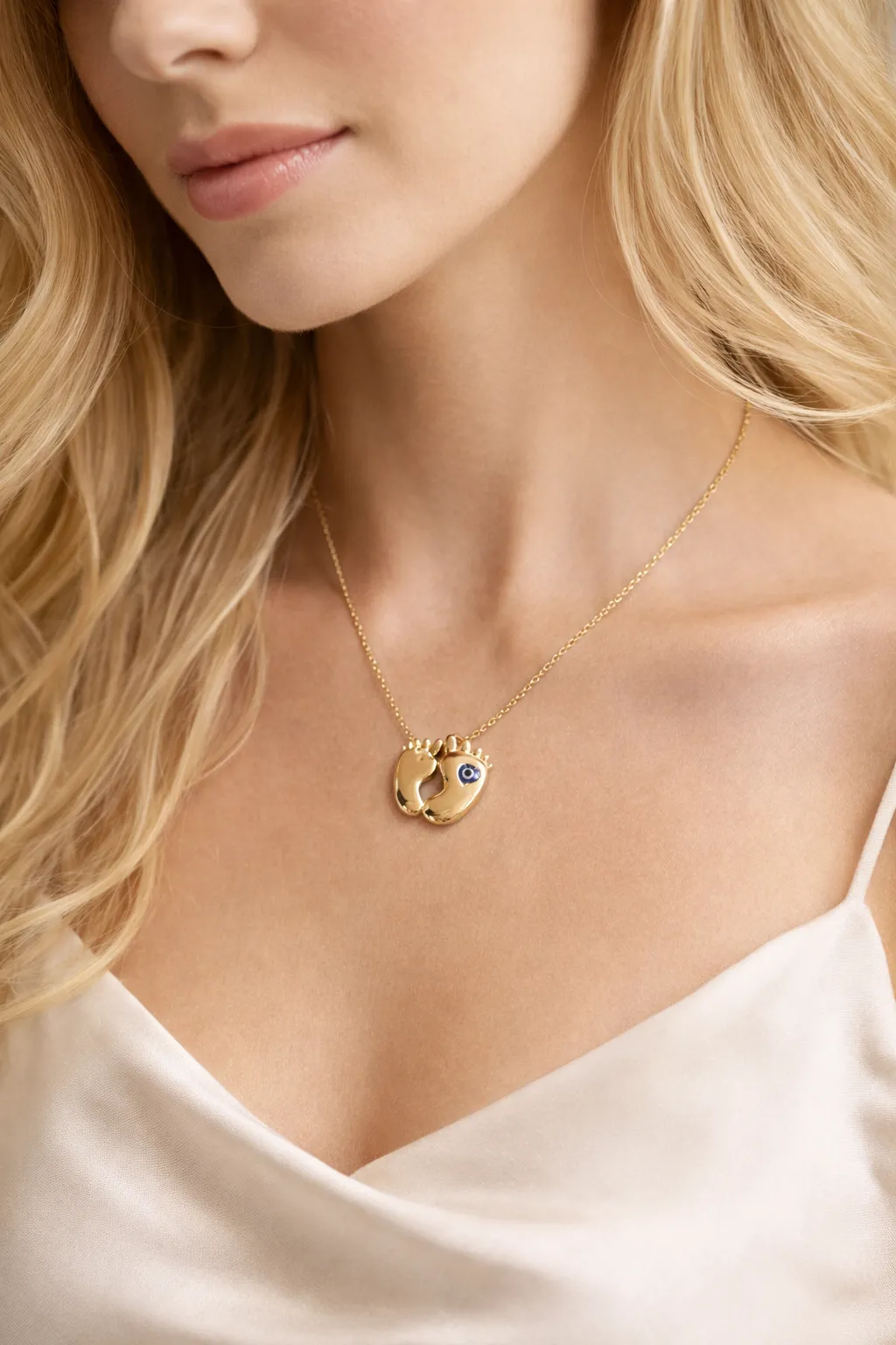 Favori Marka Ayak İzi Model Kolye