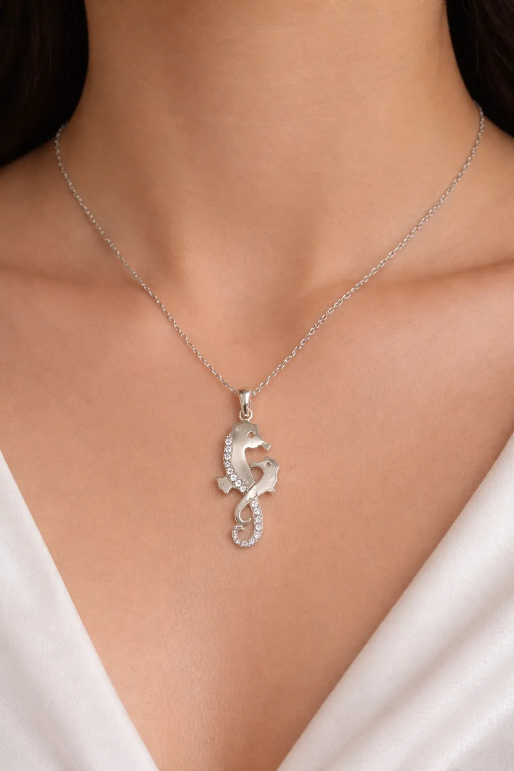 Favori Marka Deniz Atı Model Kolye