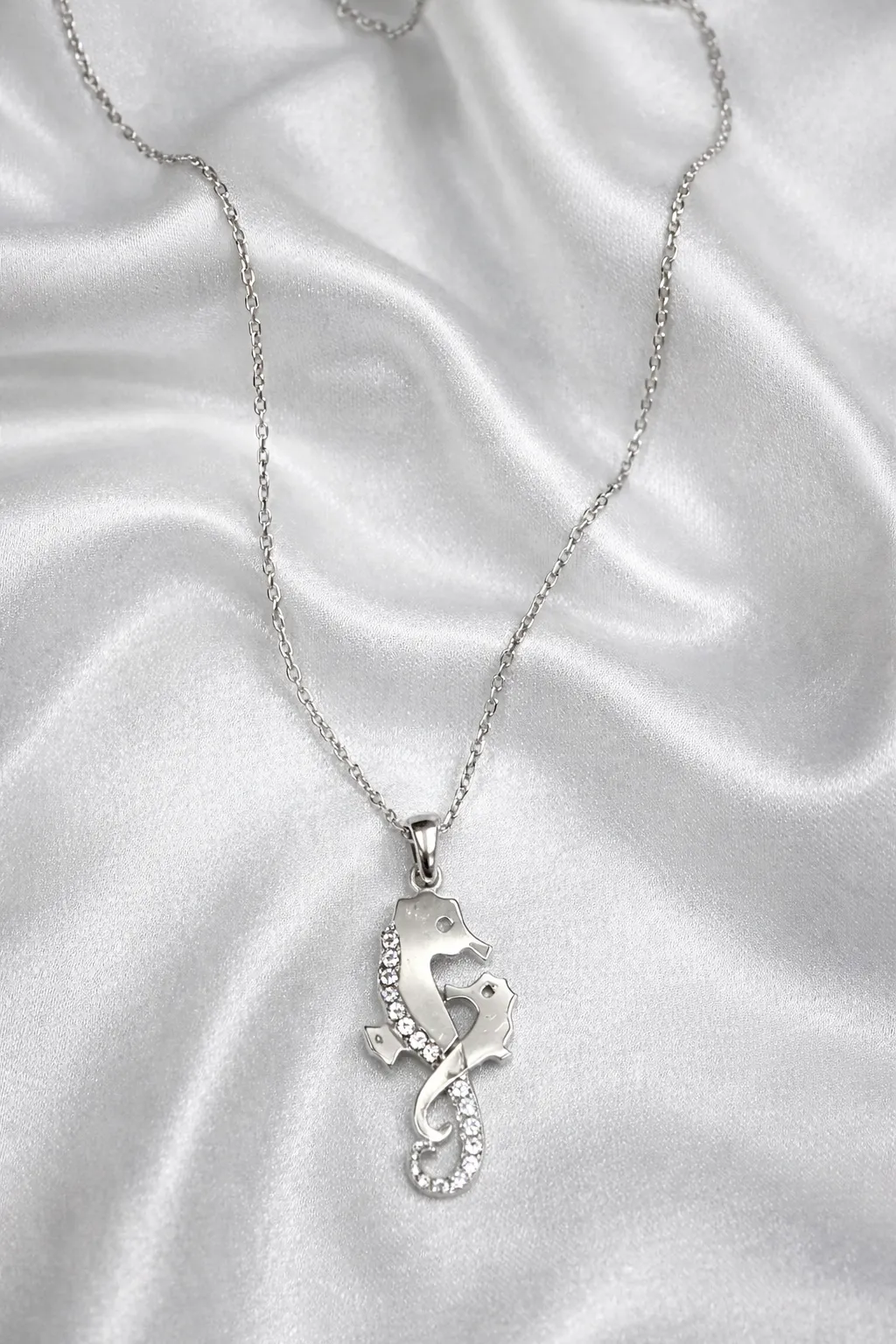 Favori Marka Deniz Atı Model Kolye