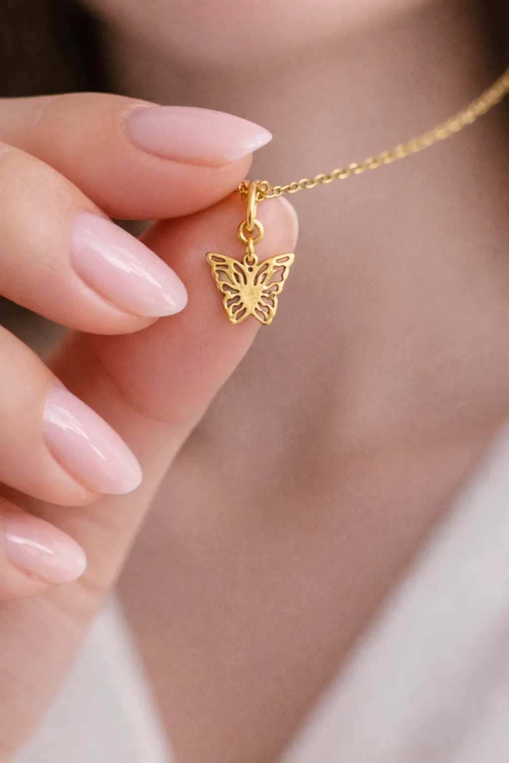 Favori Marka Kelebekli Model Kolye