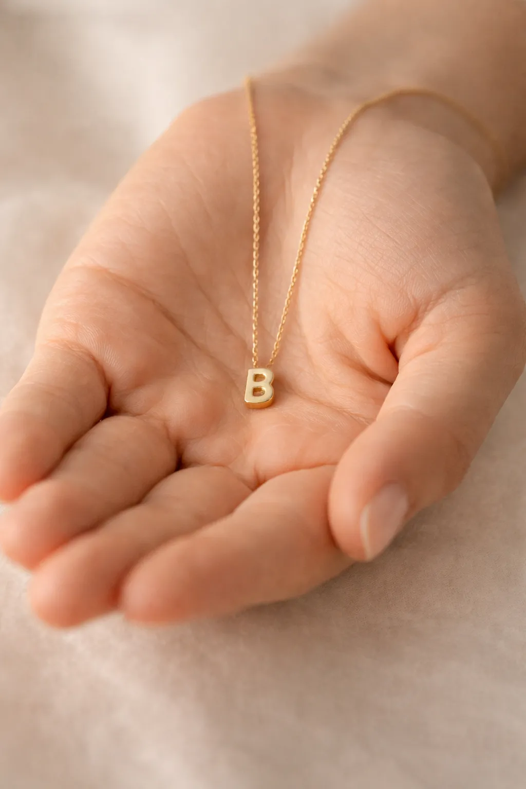 Favori Marka Harf Model Kolye