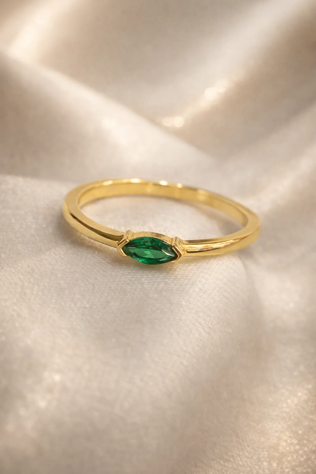 Favori Marka Yeşil Taşlı Minimal Model Yüzük