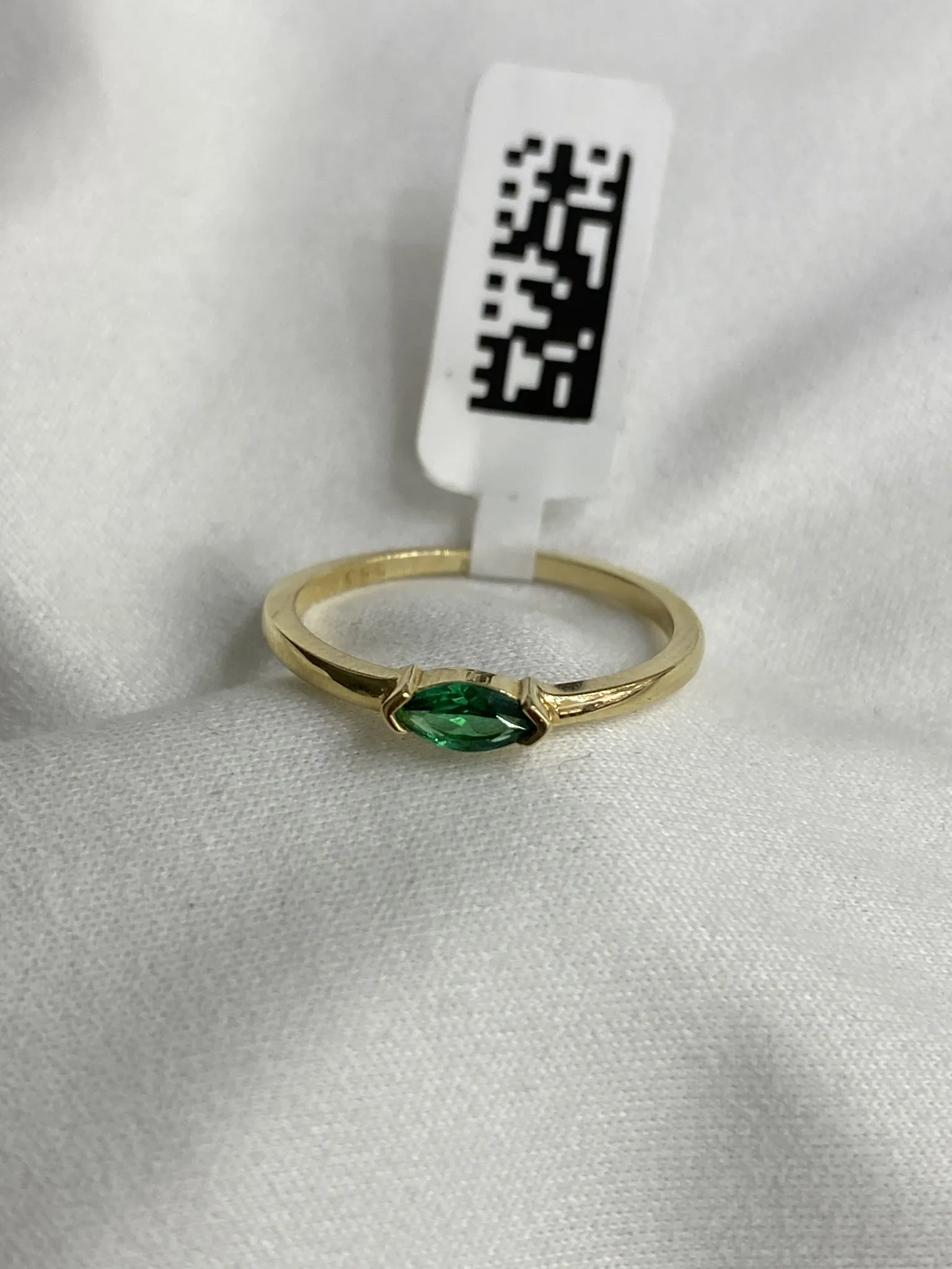 Favori Marka Yeşil Taşlı Minimal Model Yüzük