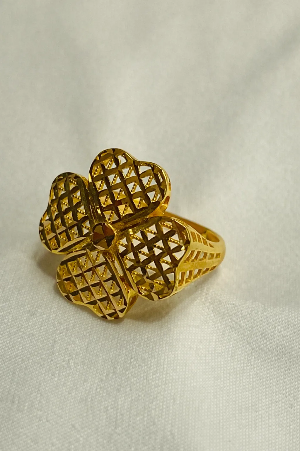 Favori Marka Çiçek Model Yüzük