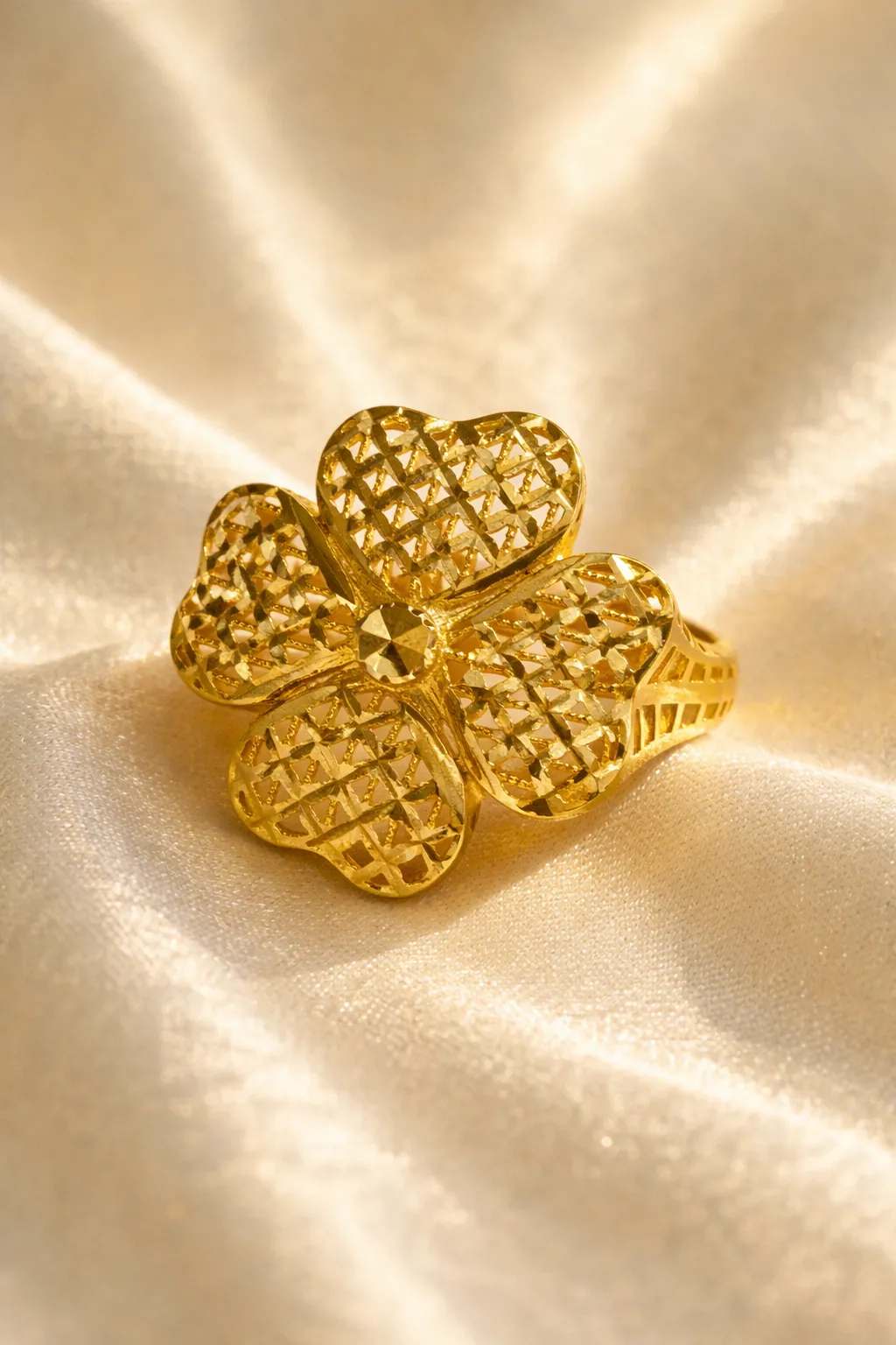 Favori Marka Çiçek Model Yüzük