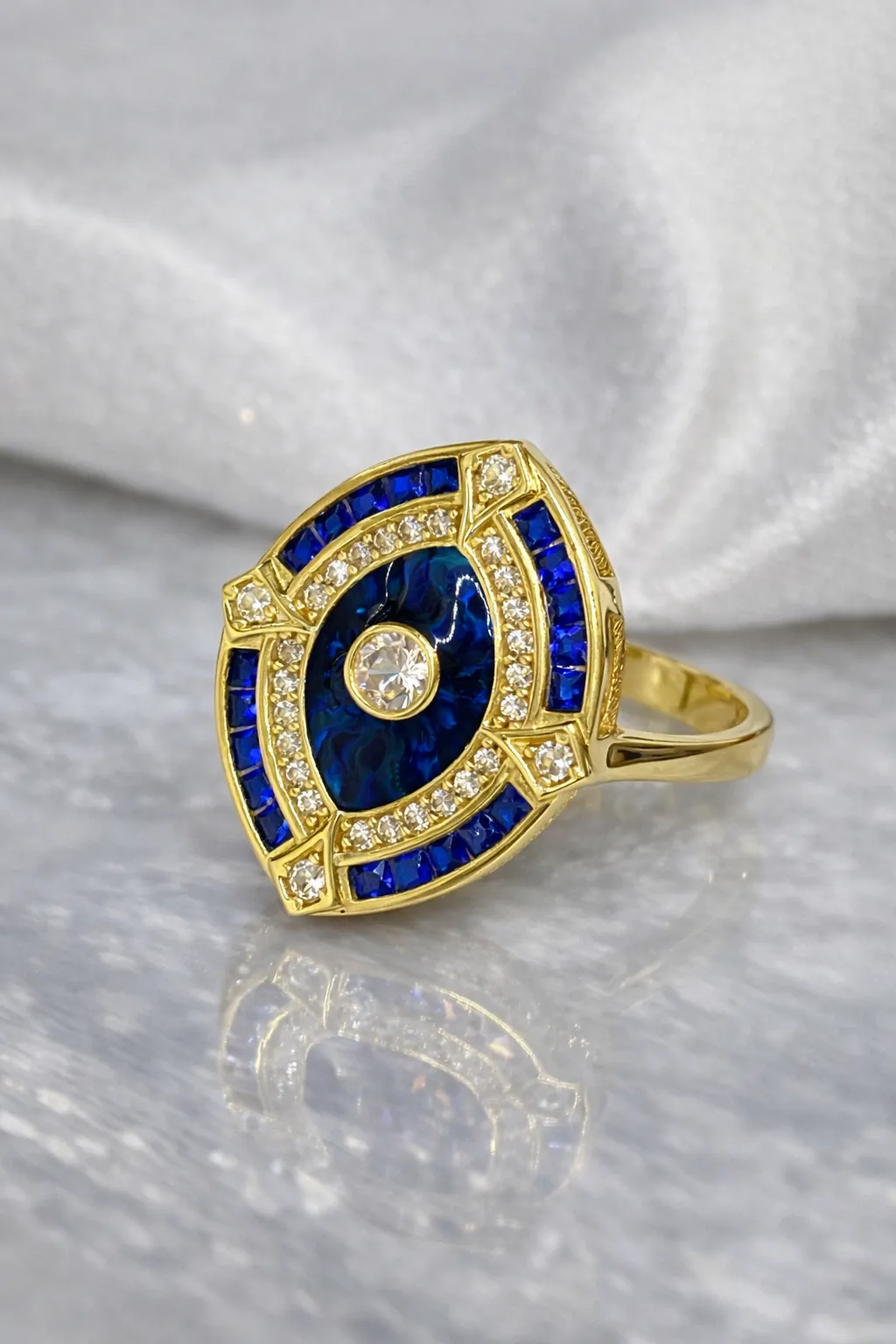 Favori Marka Mineli Model Yüzük