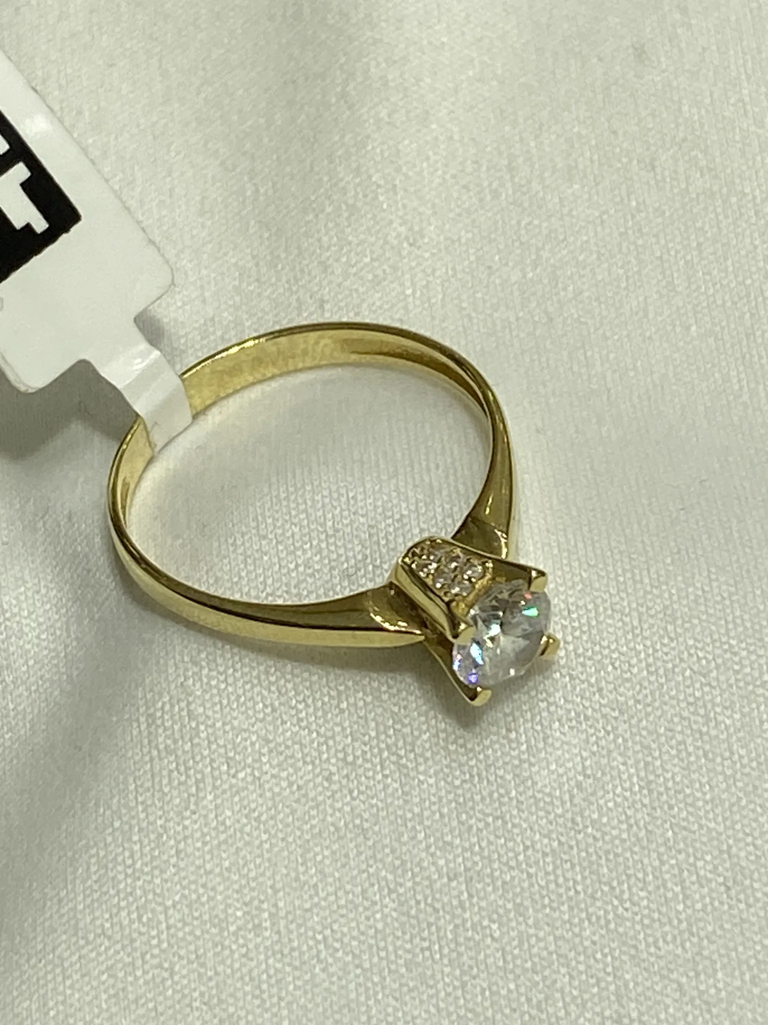 Favori Marka Tek Taş Model Yüzük