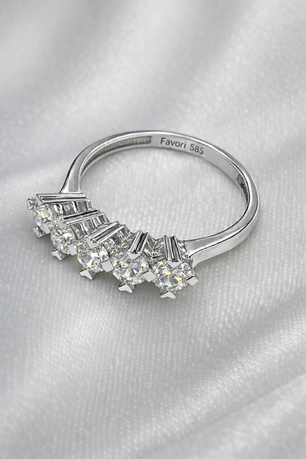 Favori Marka Beş Taş Model Yüzük