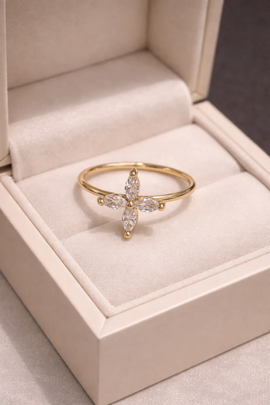 Favori Marka Minimal Model Yüzük