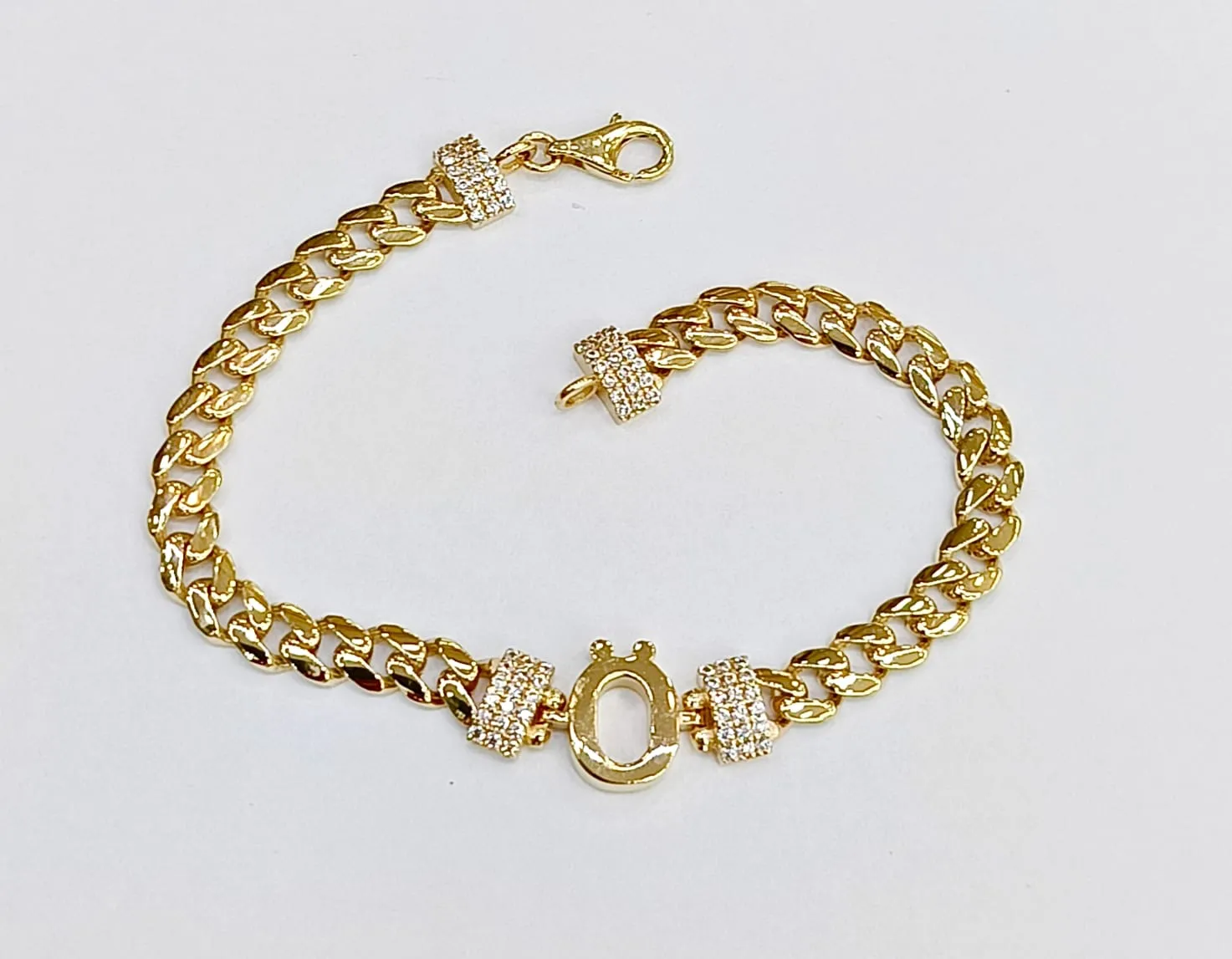 Favori Marka Ö Harfi Bileklik 