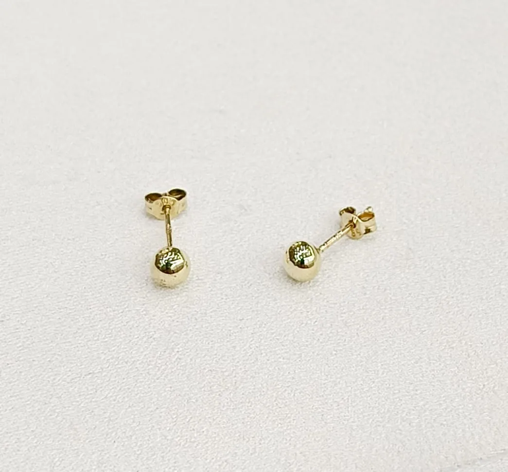 Favori Marka Top Küpe