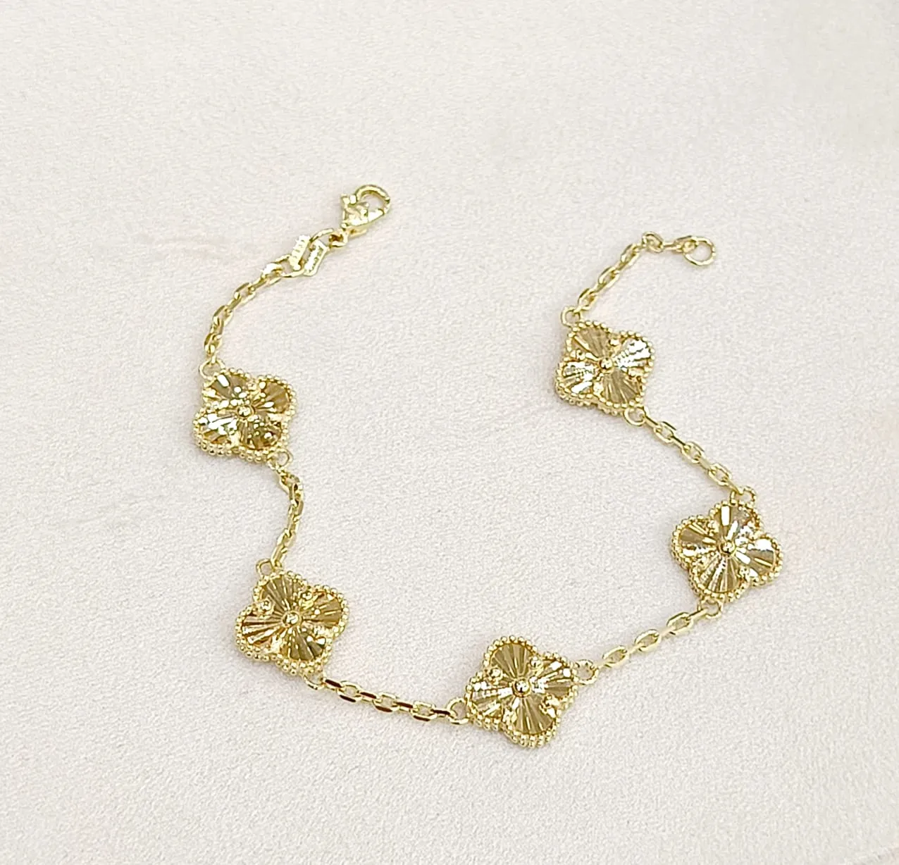 Favori Marka Yonca Model Bileklik