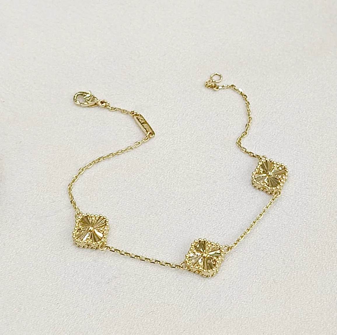 Favori Marka Yonca Model Bileklik 