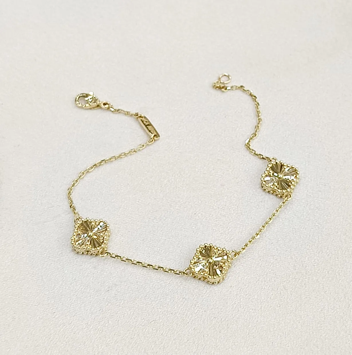 Favori Marka Yonca Model Bileklik 