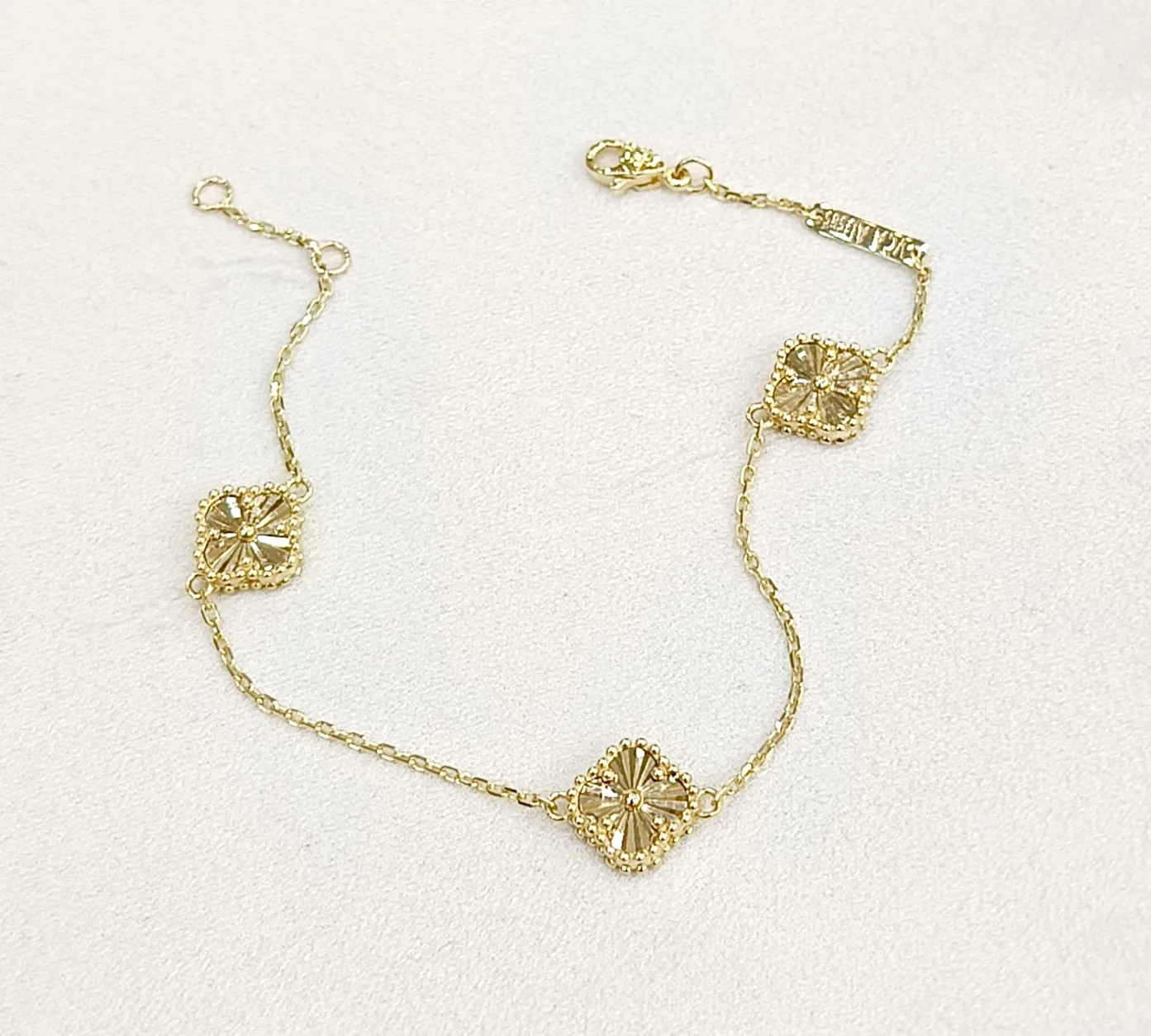 Favori Marka Yonca Model Bileklik 