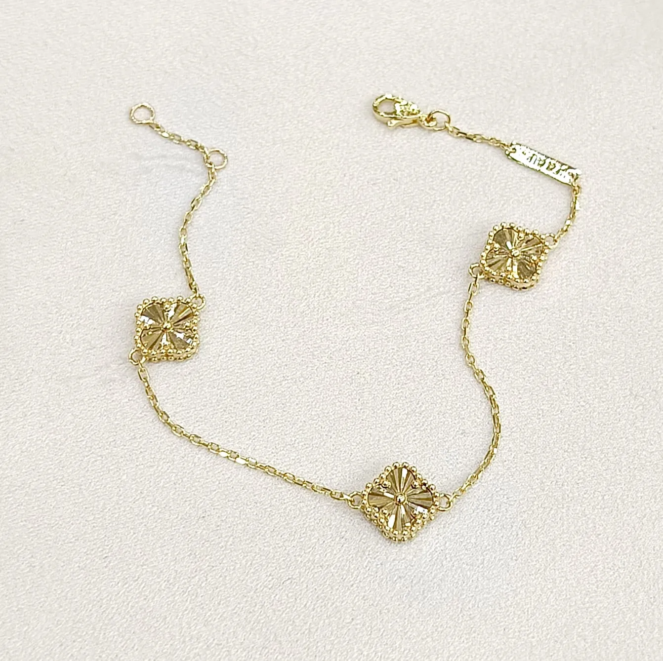 Favori Marka Yonca Model Bileklik 