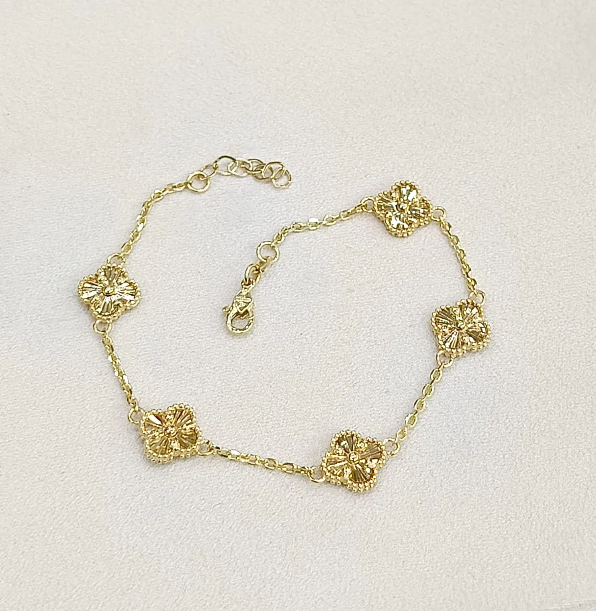 Favori Marka Yonca Model Bileklik