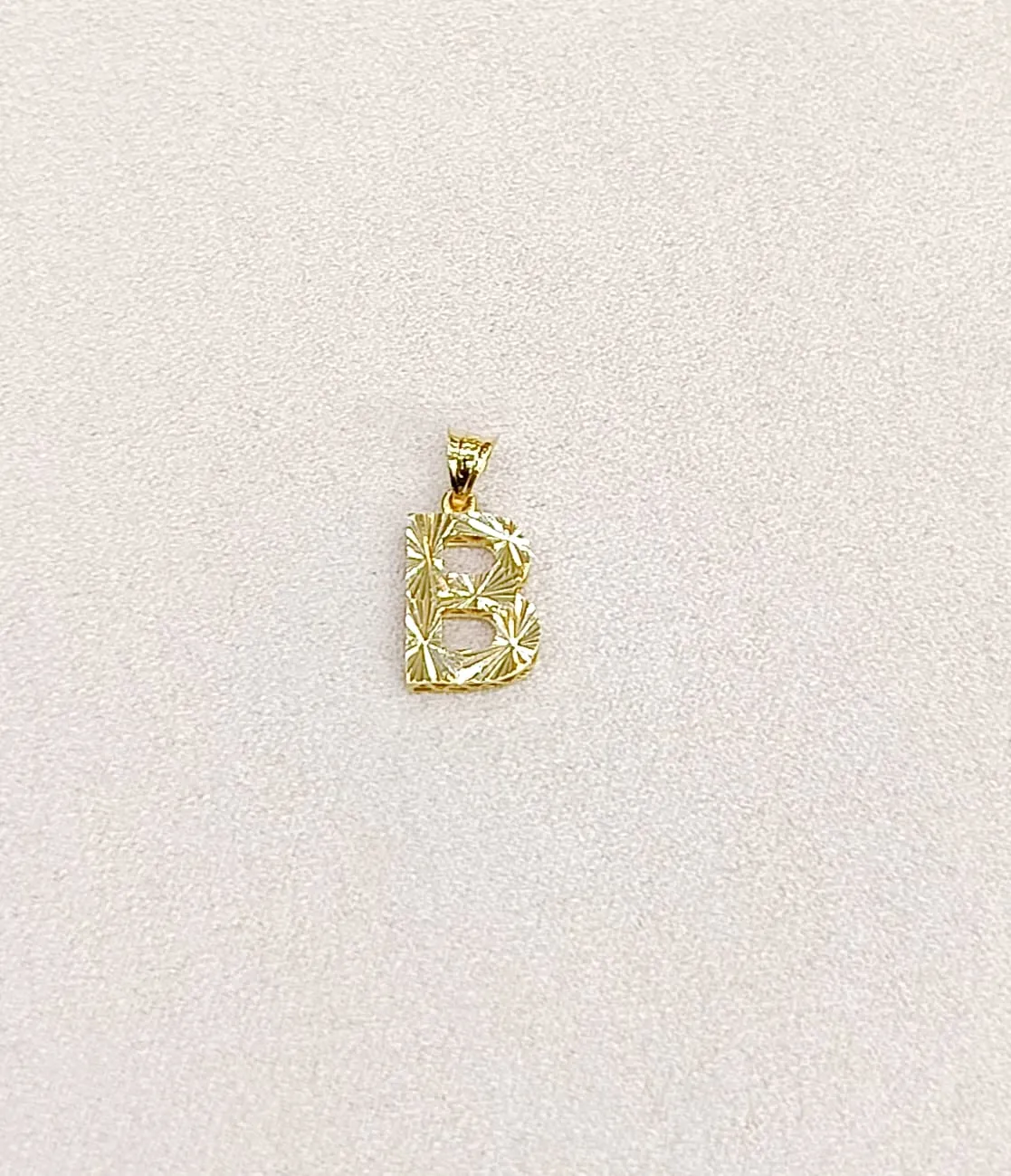 Favori Marka Minimal M Harfi Uç