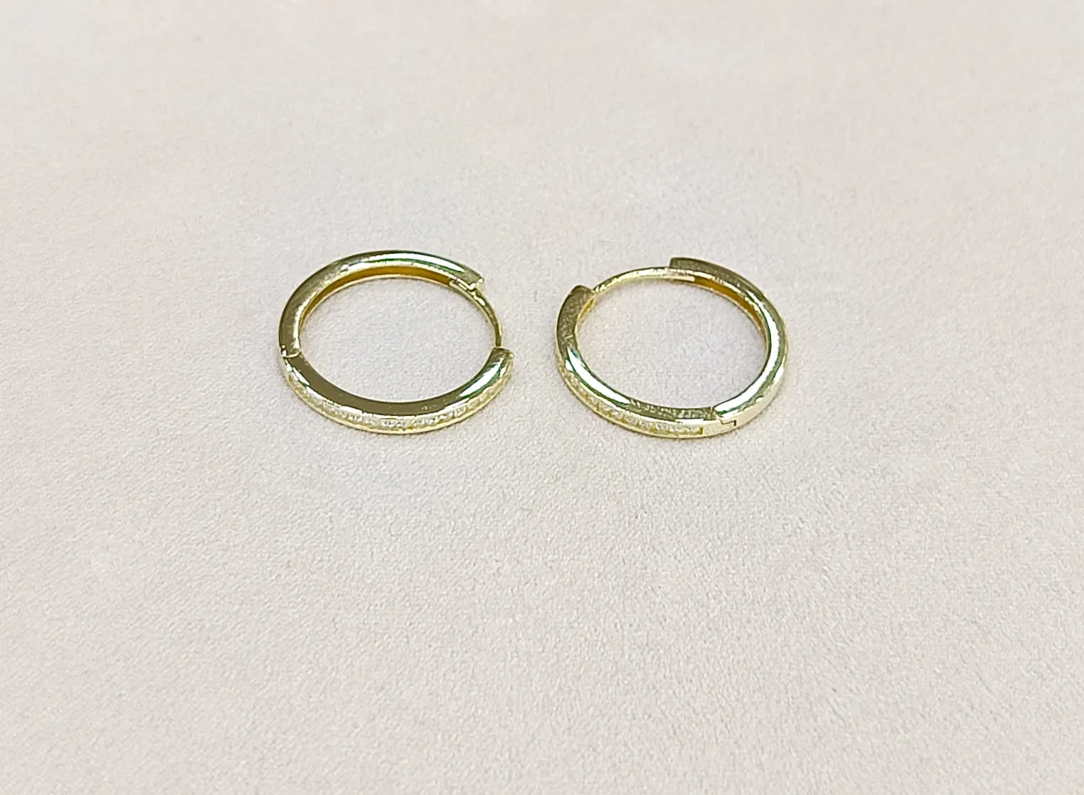 Favori Marka Taşlı Halka Küpe