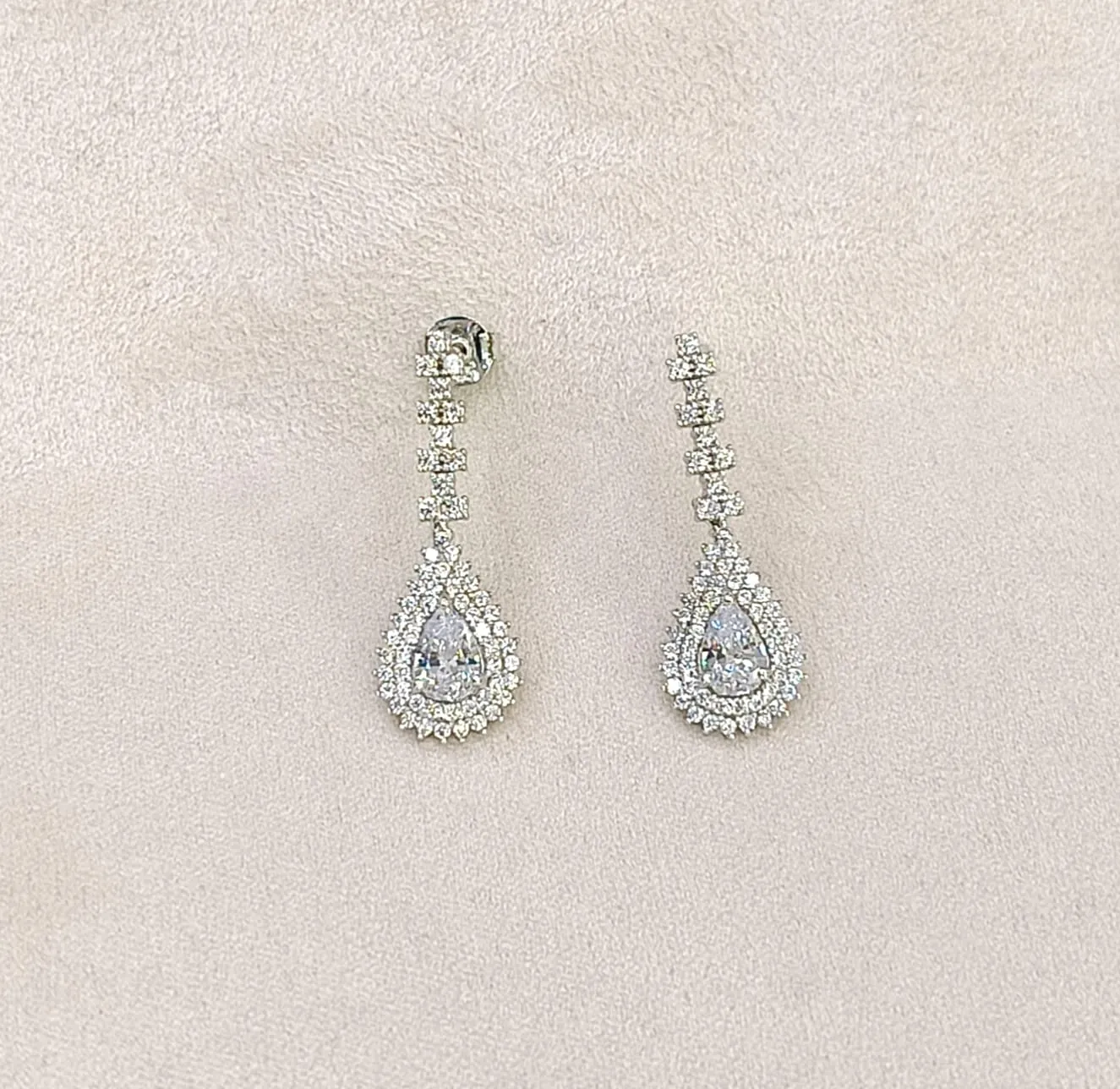 Favori Marka Damla Model Küpe