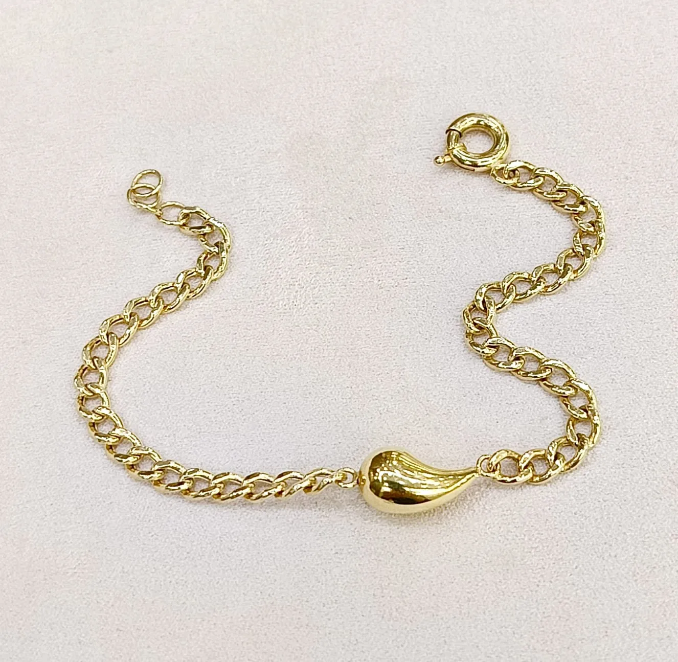 Favori Marka Damla Model Bileklik