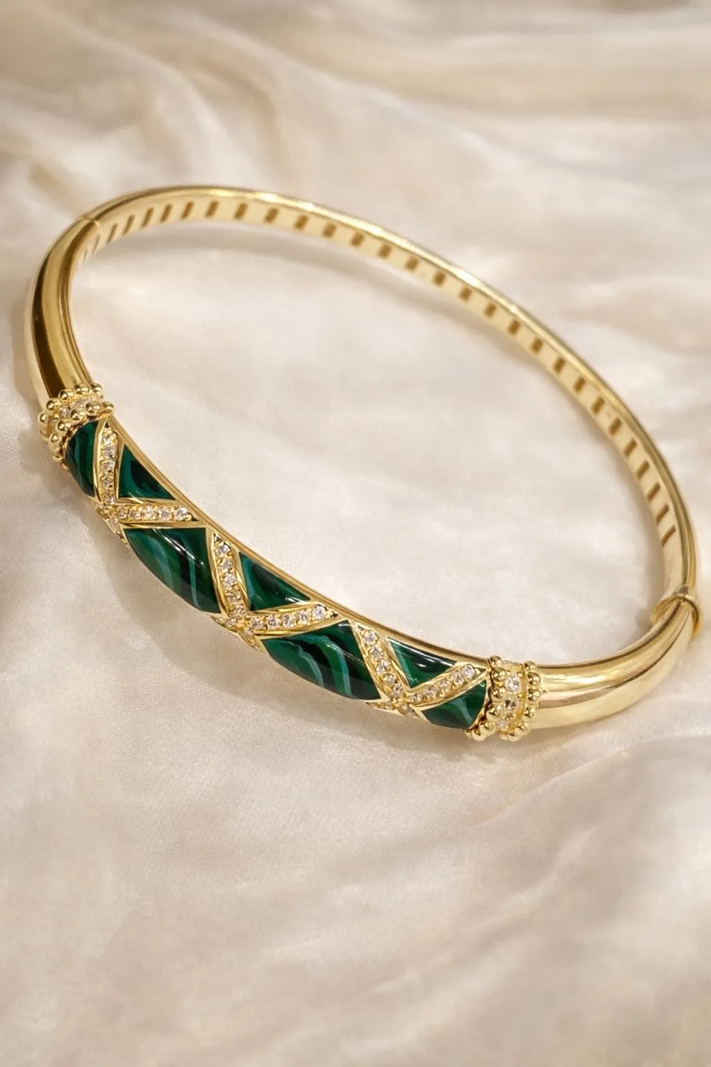 Favori Marka Yeşil Mineli Model İtlayan Kelepçe