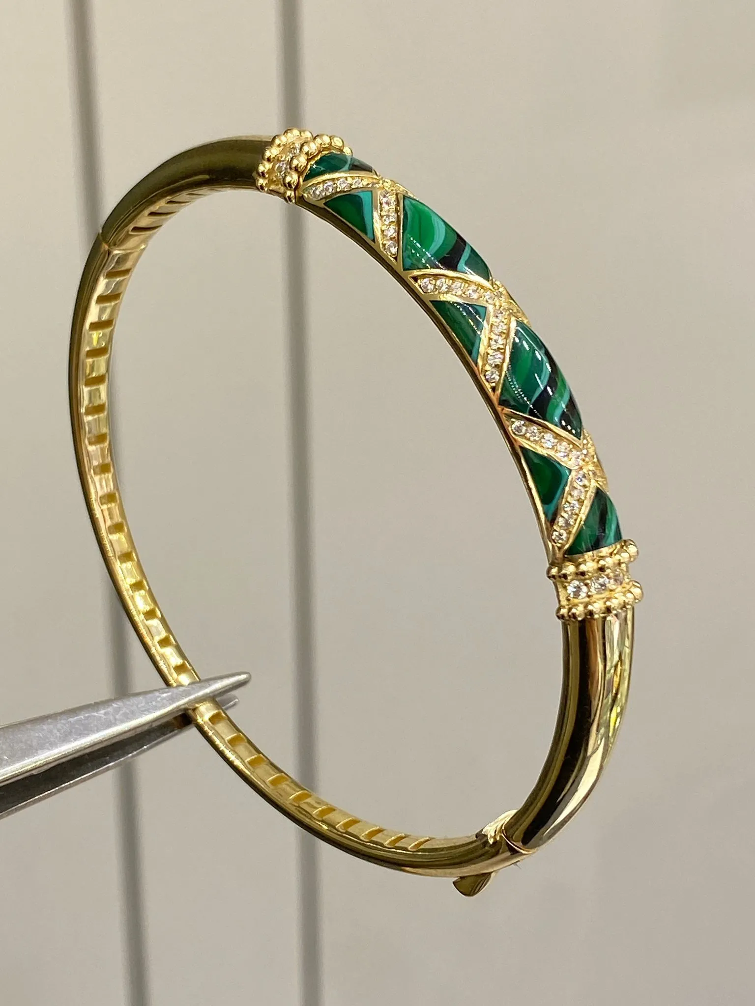 Favori Marka Yeşil Mineli Model İtlayan Kelepçe