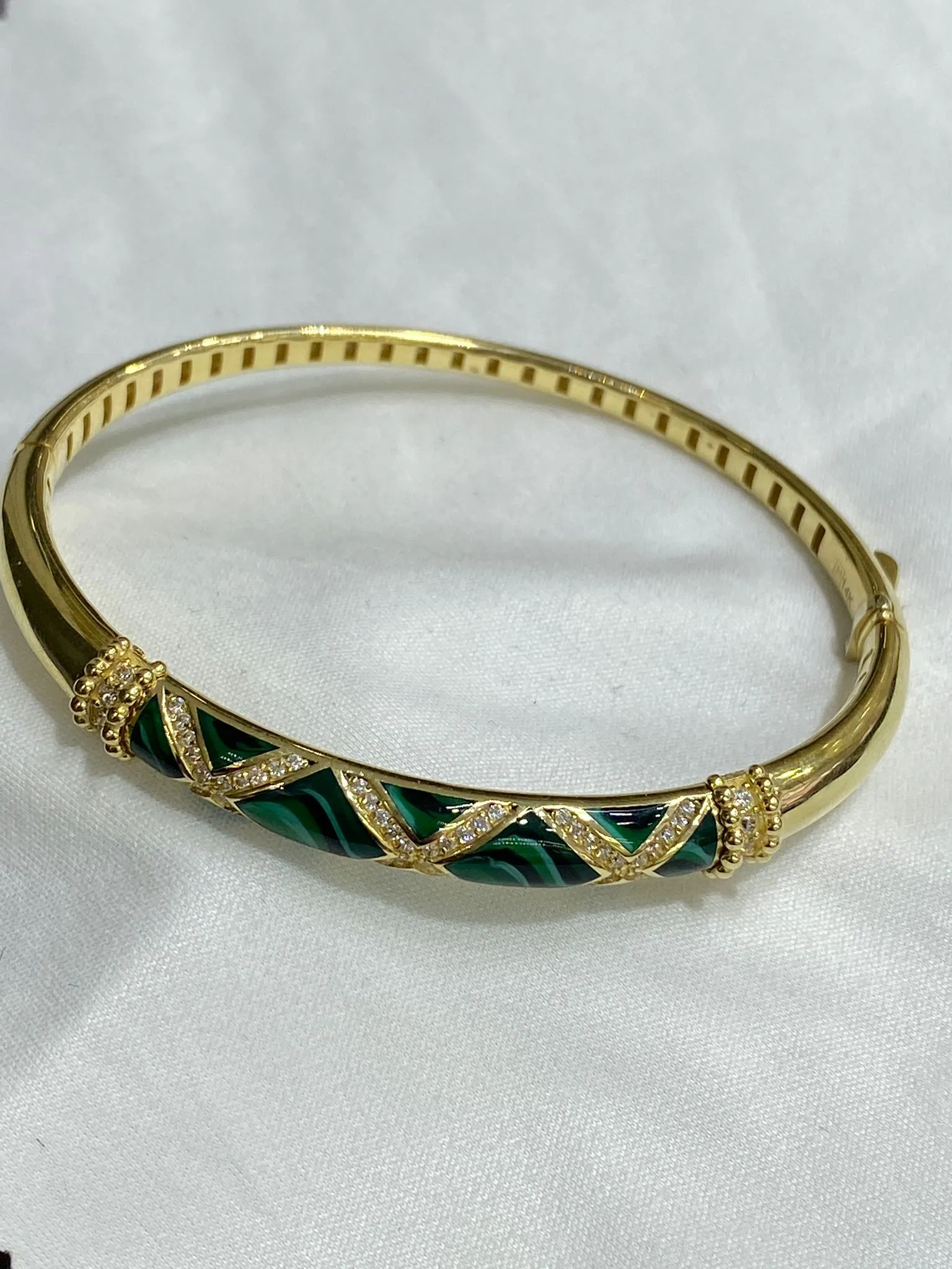 Favori Marka Yeşil Mineli Model İtlayan Kelepçe