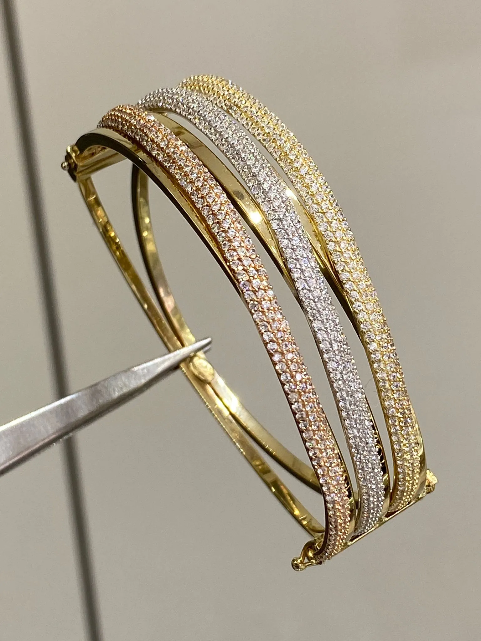 Favori Marka Üç Renkli İtalyan Model Kelepçe