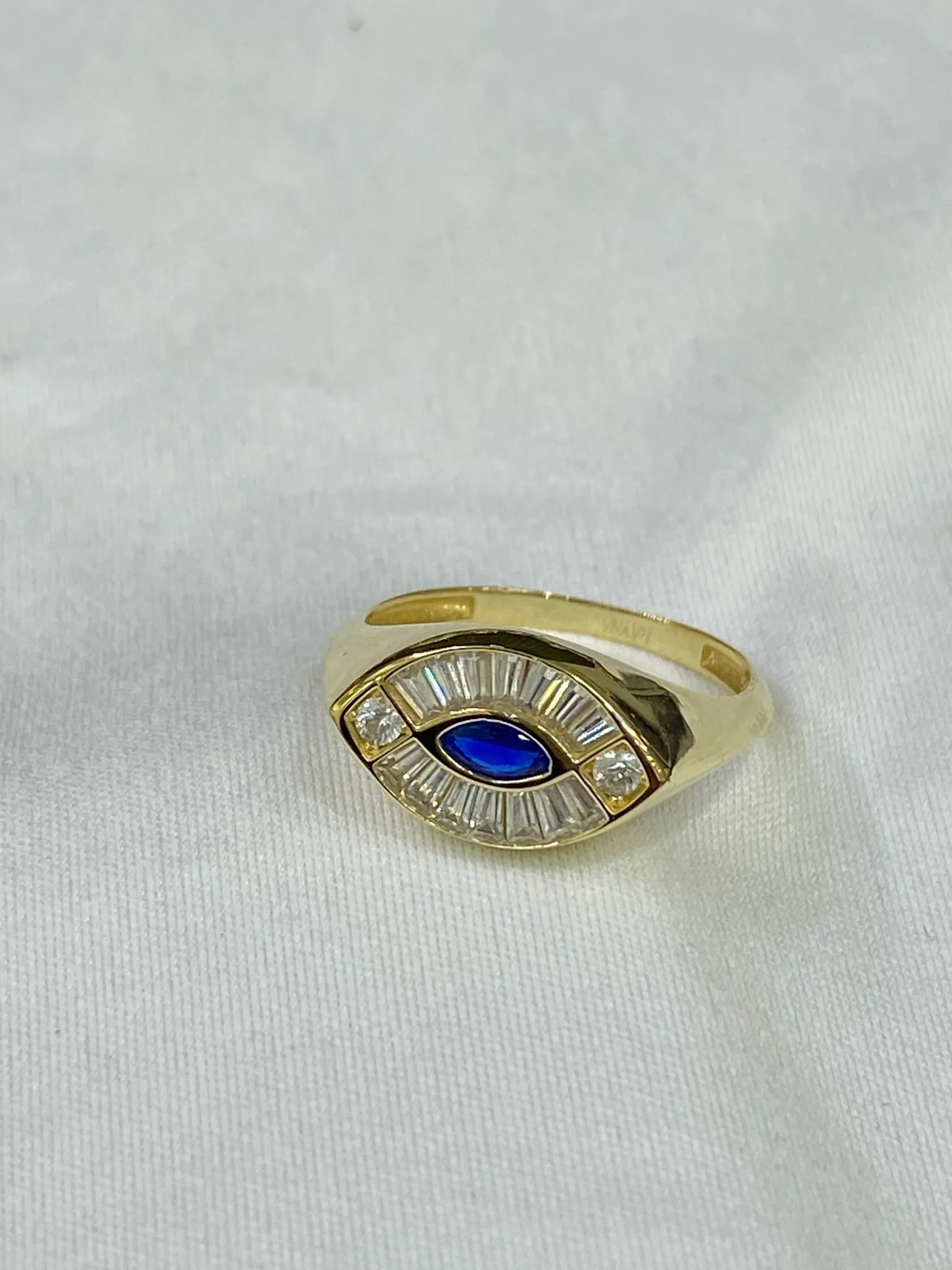 Favori Marka Mavi Taşlı Model Yüzük