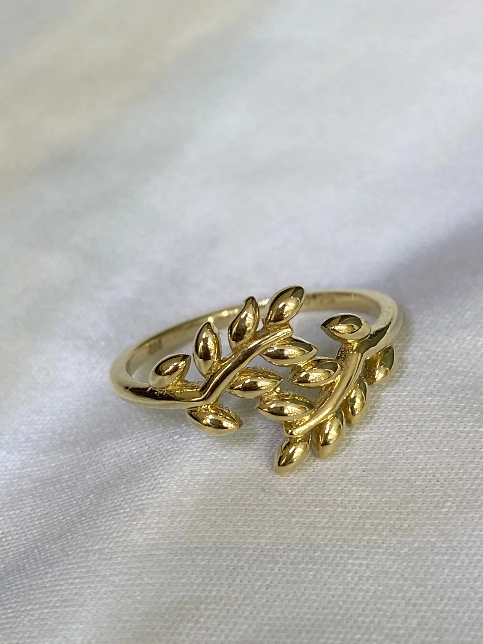 Favori Marka Dal Yaprak Model Yüzük