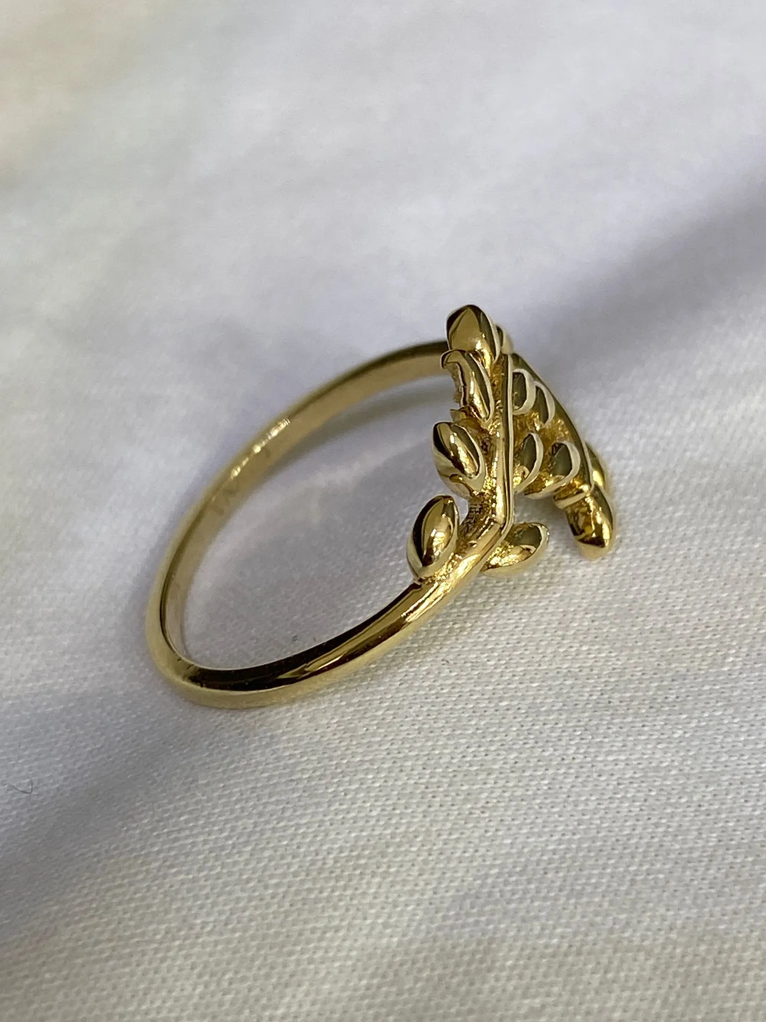 Favori Marka Dal Yaprak Model Yüzük