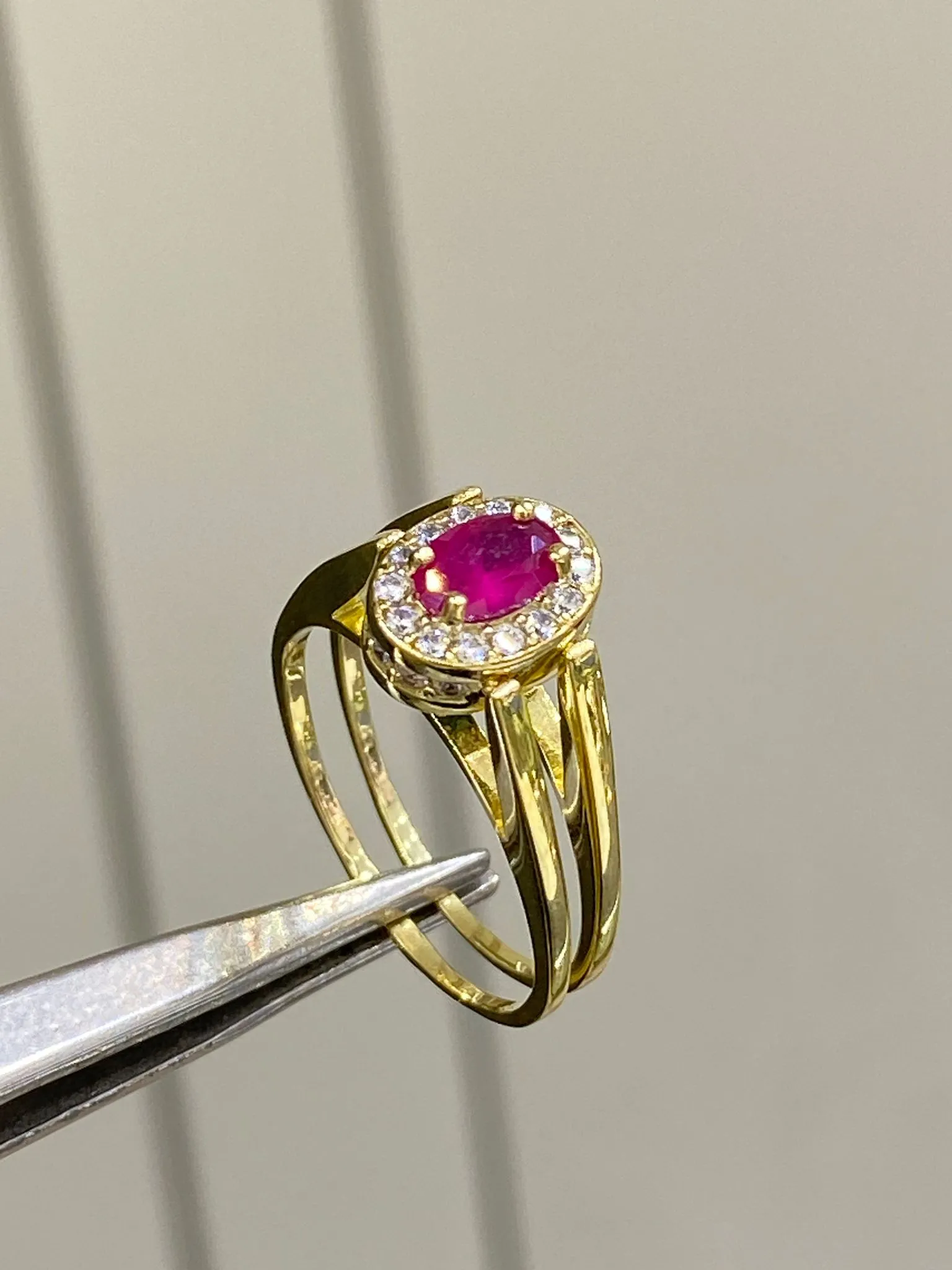 Favori Marka Çift Taraflı Renkli Taşlı Yüzük