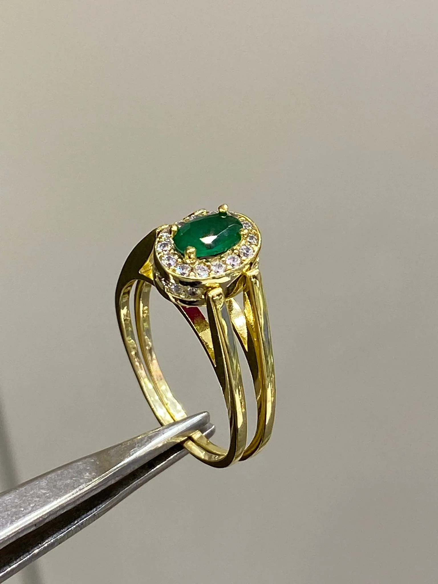 Favori Marka Çift Taraflı Renkli Taşlı Yüzük