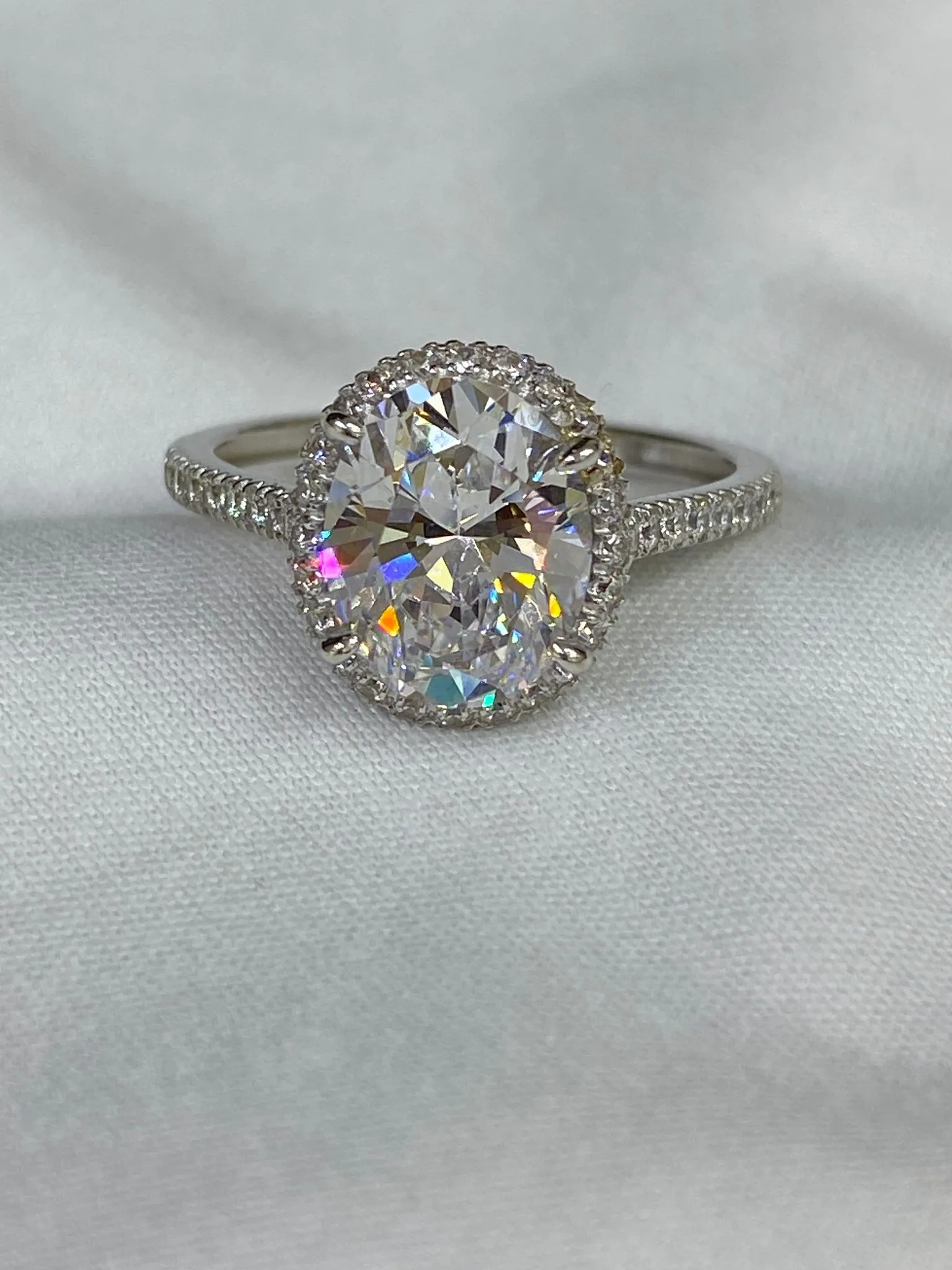 Favori Marka Oval Taşlı Model Yüzük