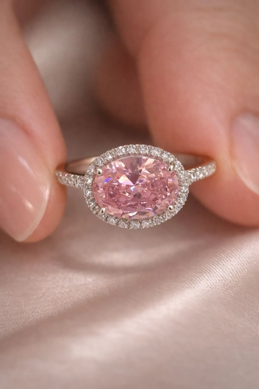 Favori Marka Pembe Oval Taşlı Yüzük