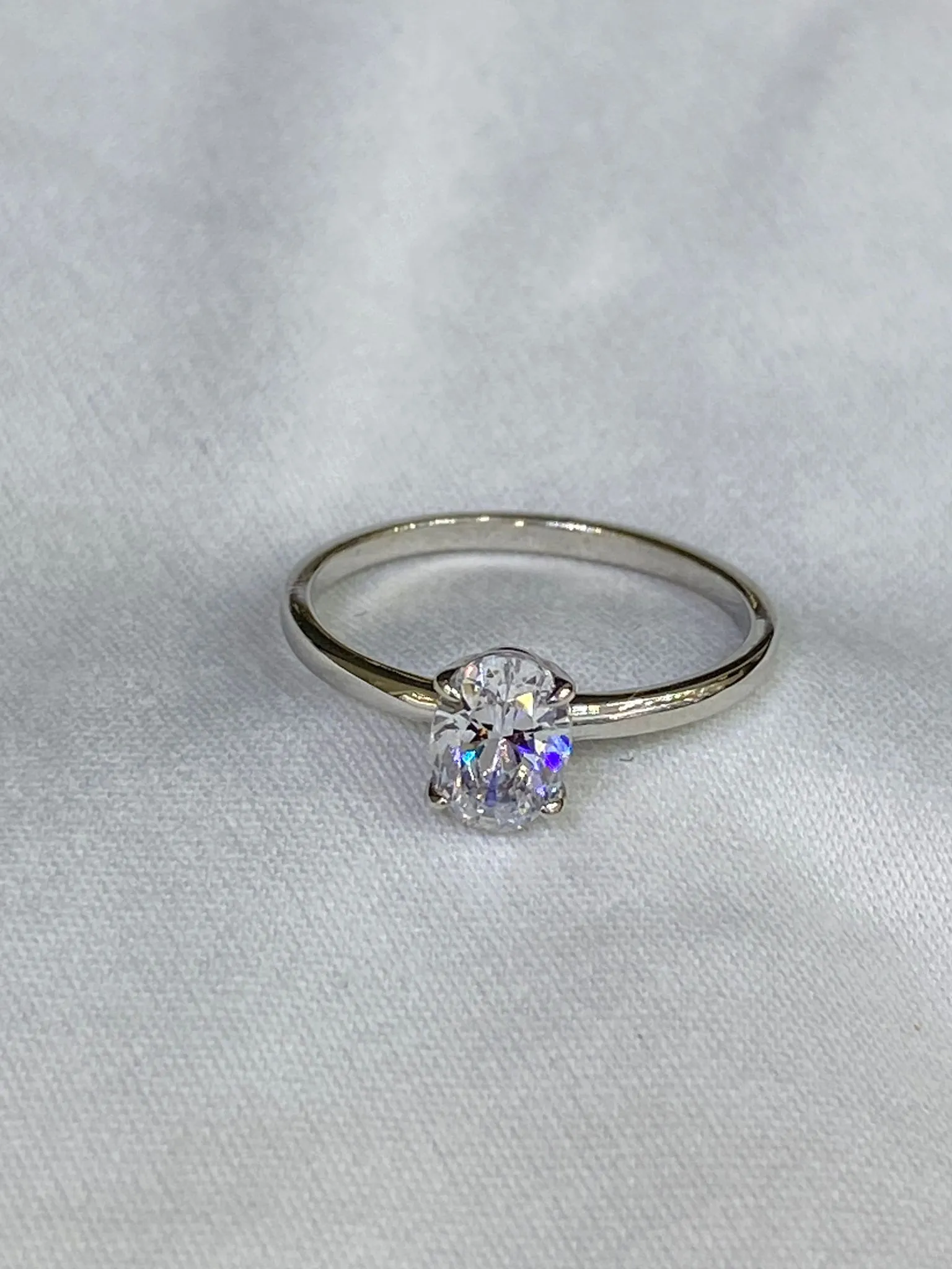 Favori Marka Oval Kesim Tektaş Model Yüzük