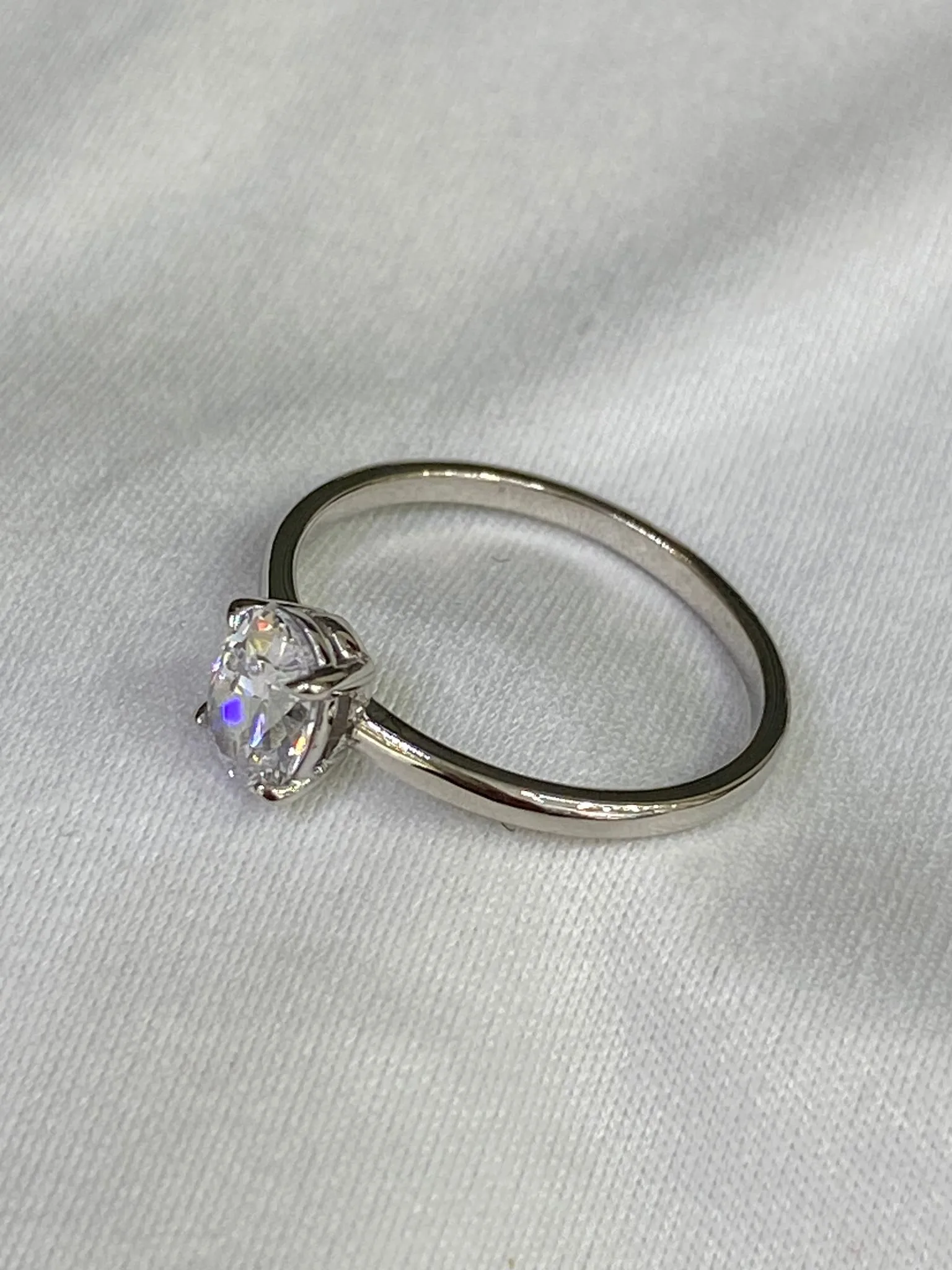 Favori Marka Oval Kesim Tektaş Model Yüzük