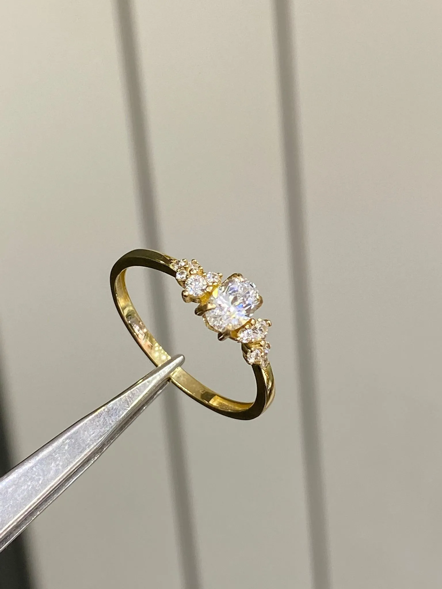 Favori Marka Oval Taşlı Model Yüzük